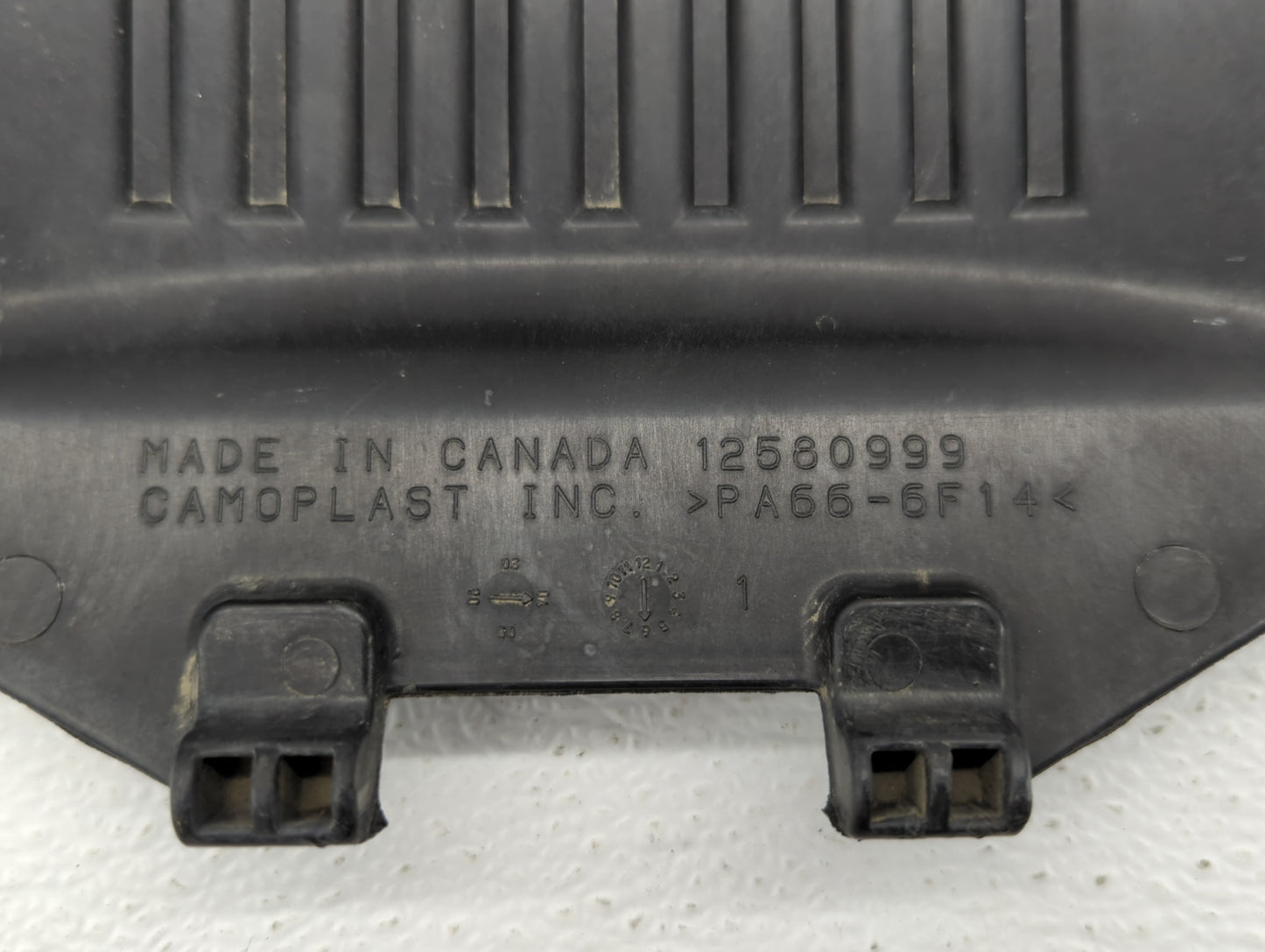 2005 Gmc Yukon Xl 1500 Engine Cover - Oemusedautoparts1.com