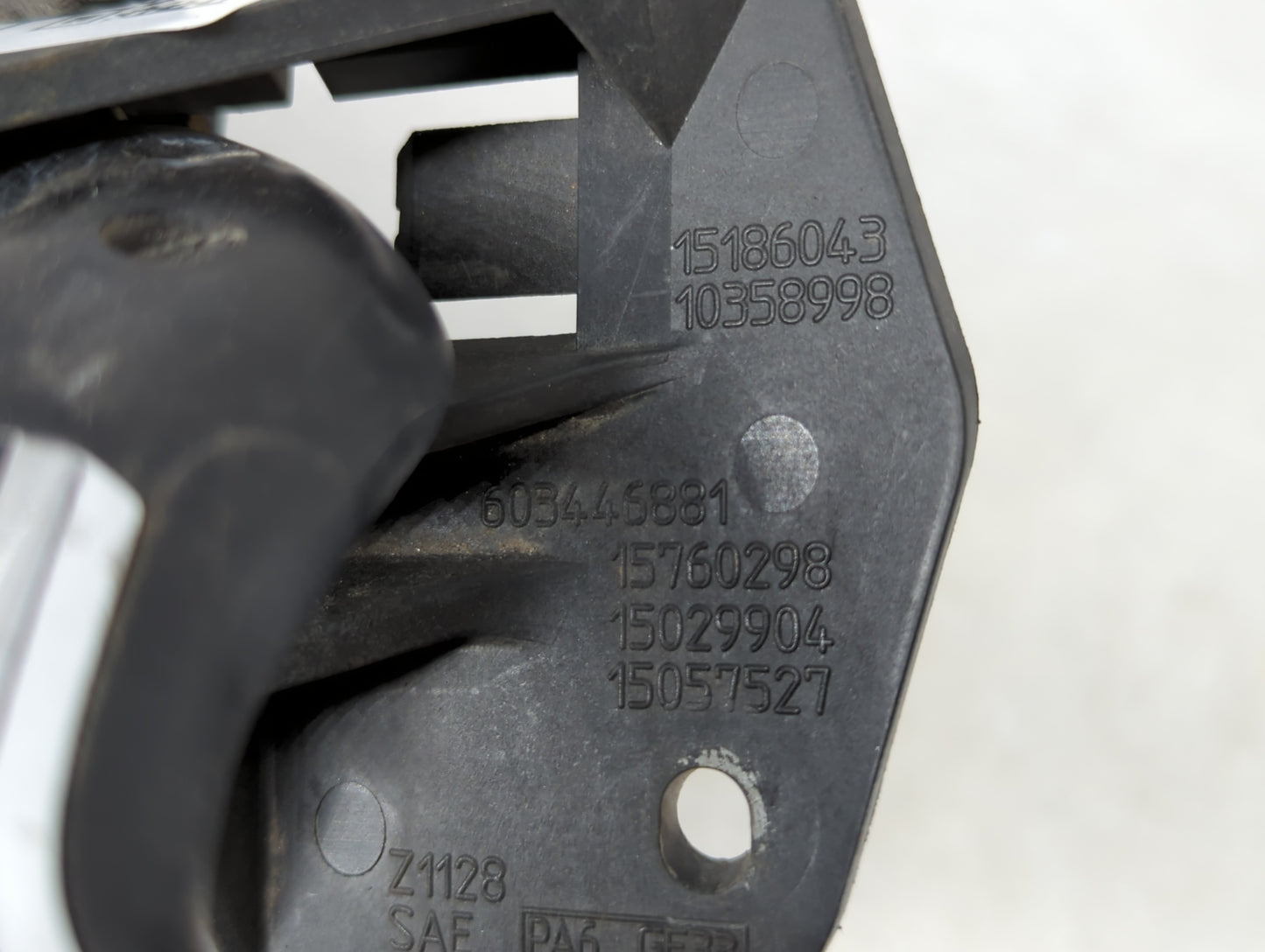 2000 Yukon Xl 1500 Passenger Front Right Door Handle Exterior Assembly - Oemusedautoparts1.com