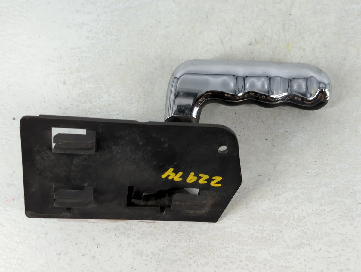 2000 Yukon Xl 1500 Passenger Front Right Door Handle Exterior Assembly - Oemusedautoparts1.com