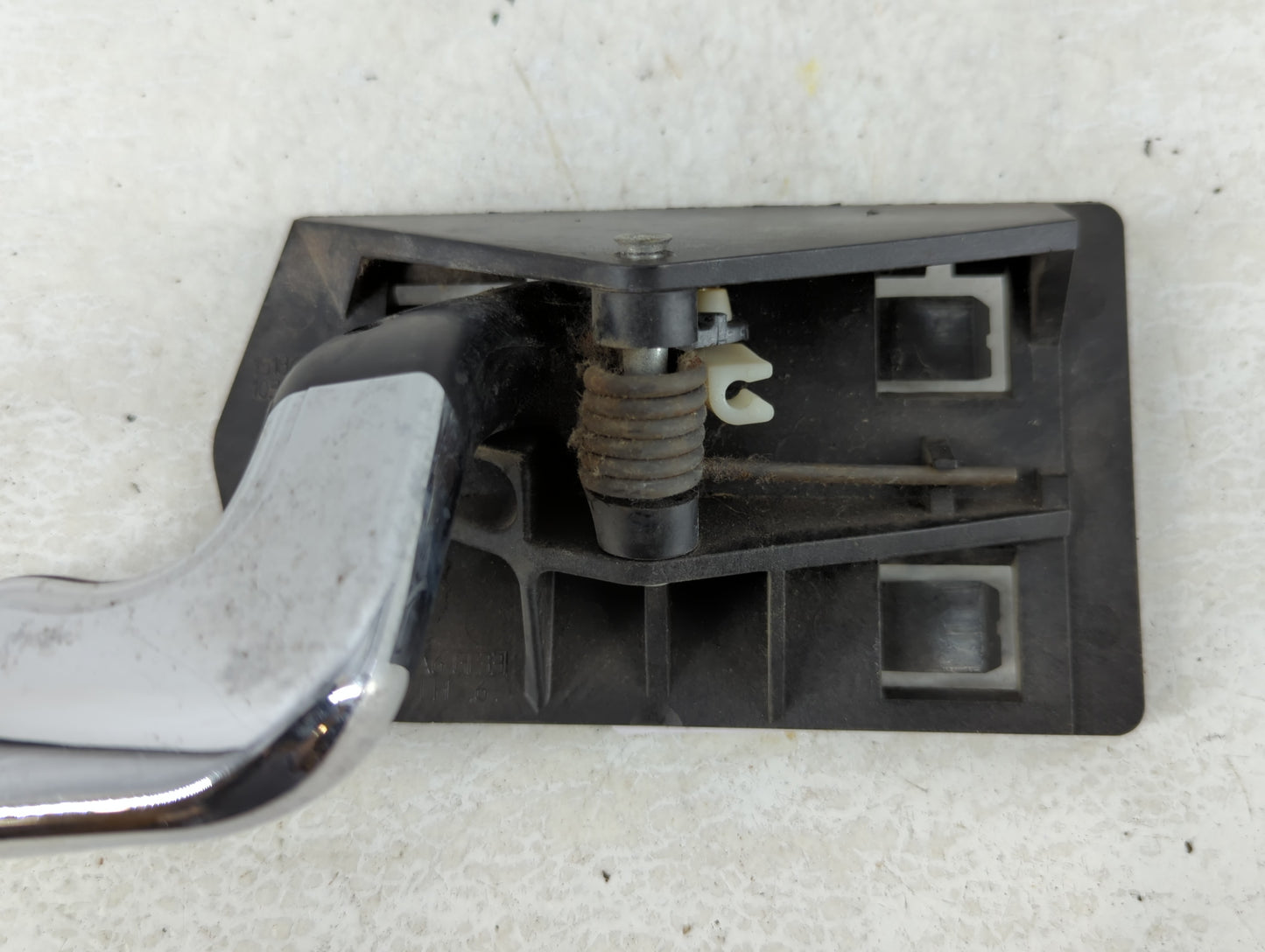 2000 Gmc Yukon Xl 1500 Driver Front Left Door Handle Exterior Assembly - Oemusedautoparts1.com