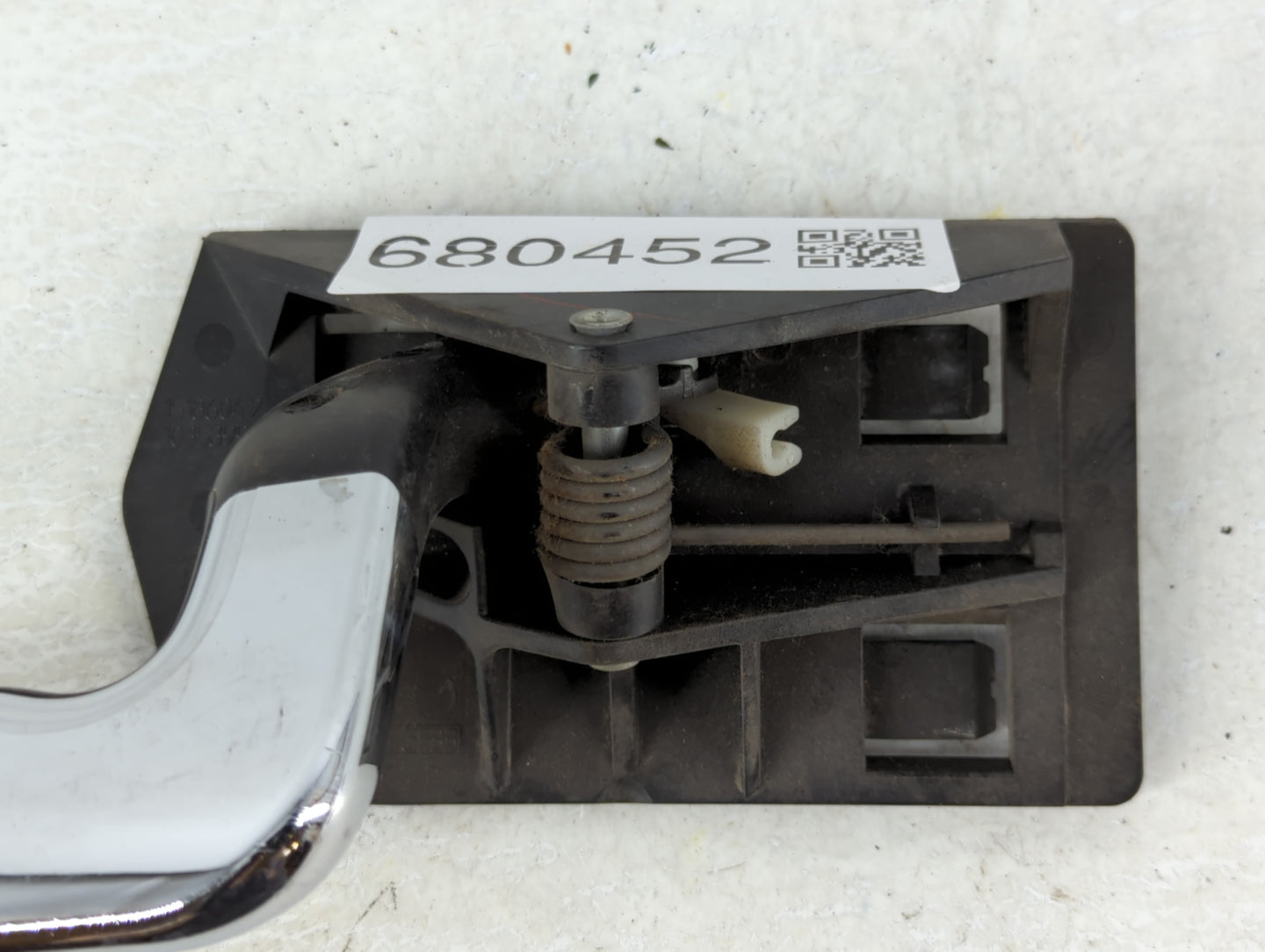 2000 Gmc Yukon Xl 1500 Driver Front Left Door Handle Exterior Assembly 680452 - Oemusedautoparts1.com