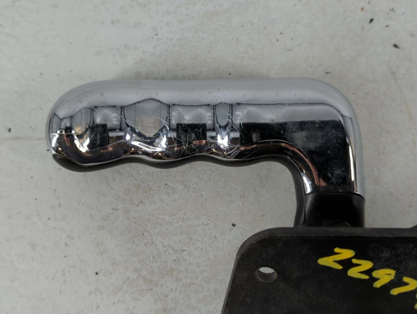 2000 Gmc Yukon Xl 1500 Driver Front Left Door Handle Exterior Assembly 680452 - Oemusedautoparts1.com