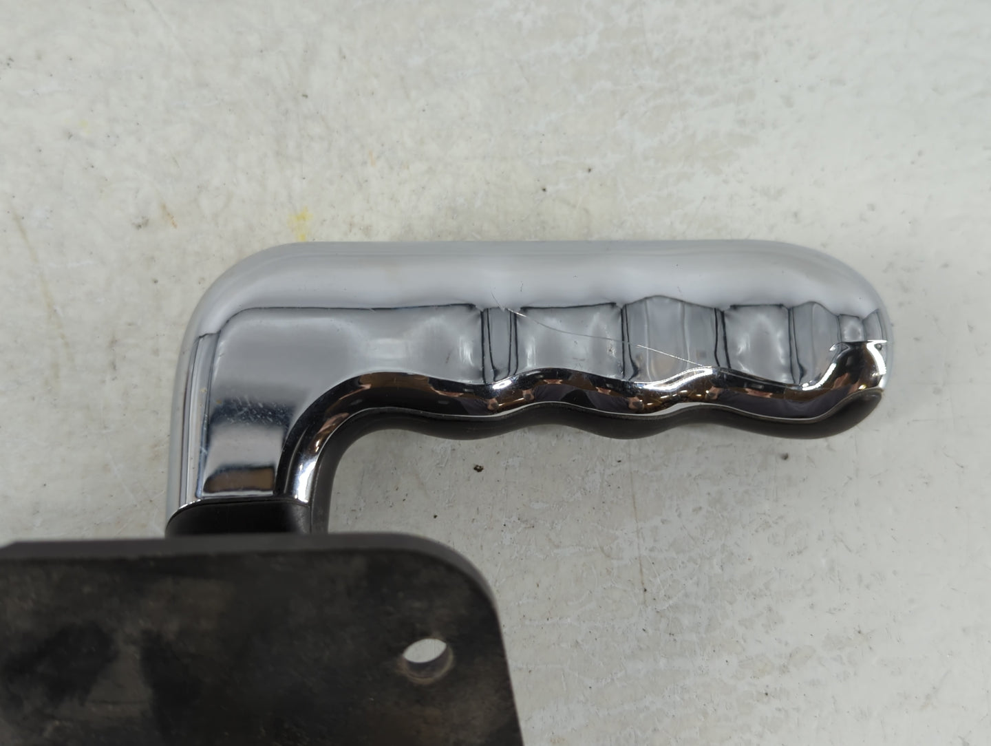 2000 Yukon Xl 1500 Passenger Front Right Door Handle Exterior Assembly - Oemusedautoparts1.com