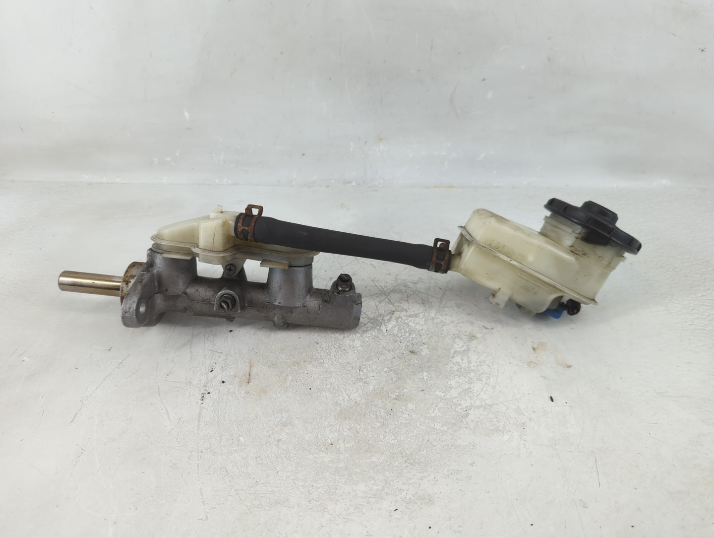 2005-2007 Honda Accord Brake Master Cylinder - Oemusedautoparts1.com