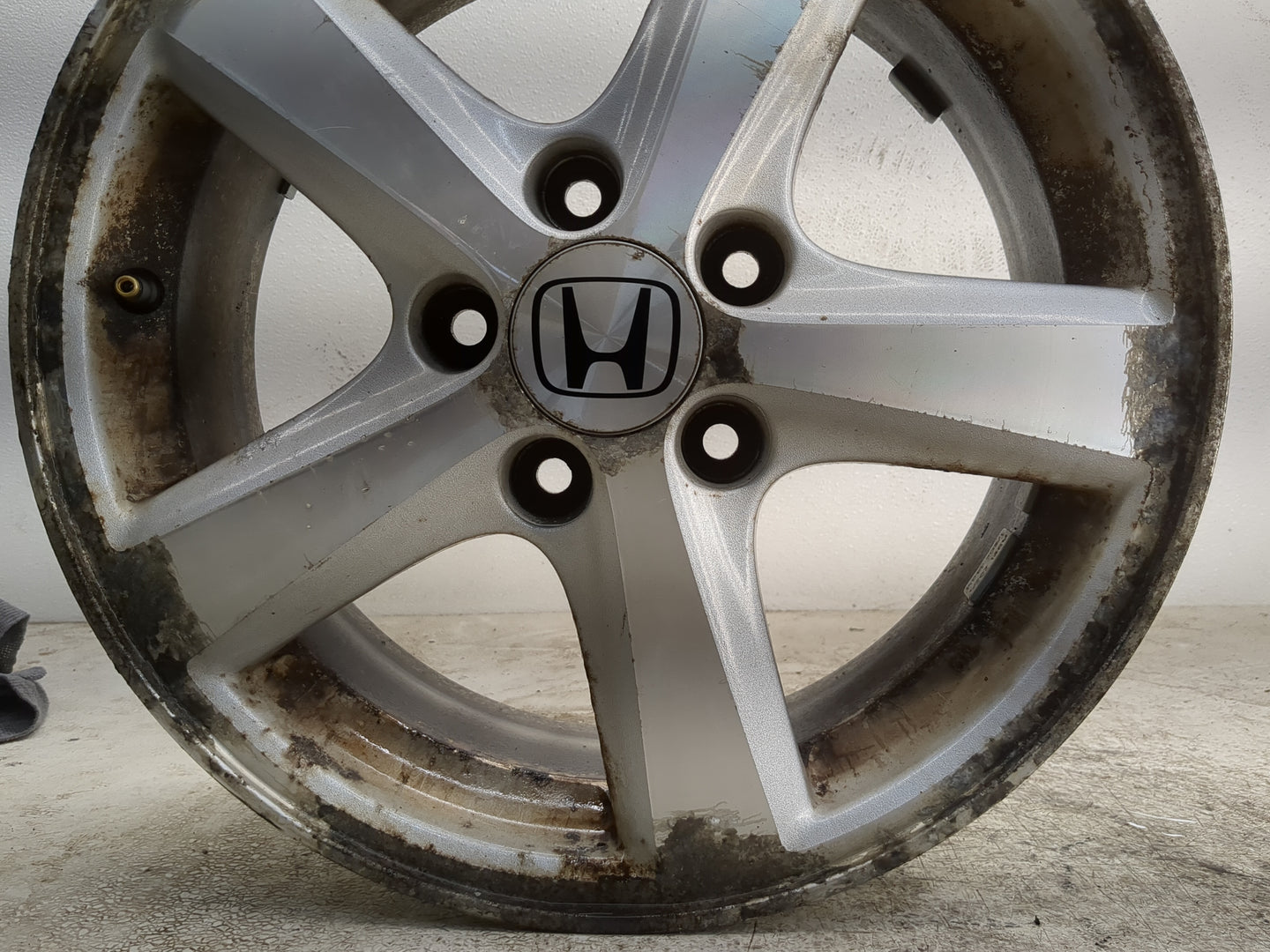 2003-2005 Honda Accord Oem Wheel Rim 1213595 - Oemusedautoparts1.com