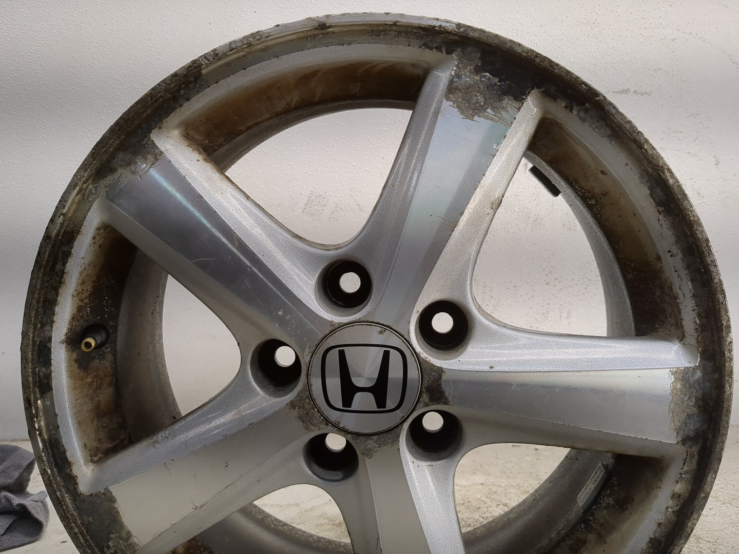 2003-2005 Honda Accord Oem Wheel Rim 1213595 - Oemusedautoparts1.com