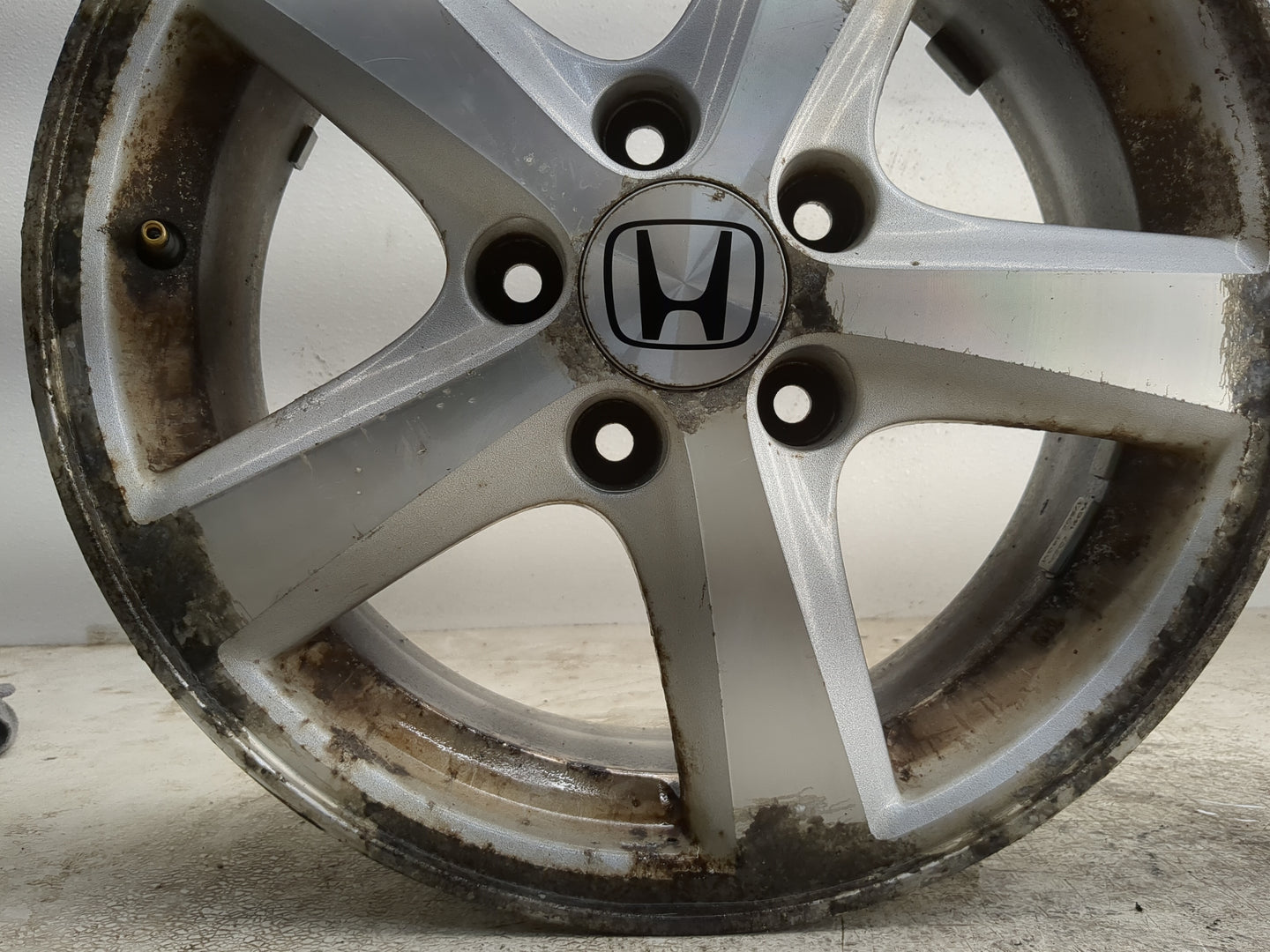 2003-2005 Honda Accord Oem Wheel Rim 1213595 - Oemusedautoparts1.com