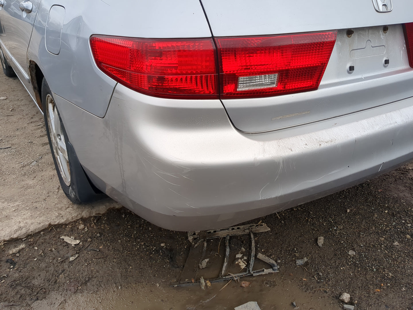 2003-2005 Honda Accord Rear Bumper Assembly Oem - Oemusedautoparts1.com
