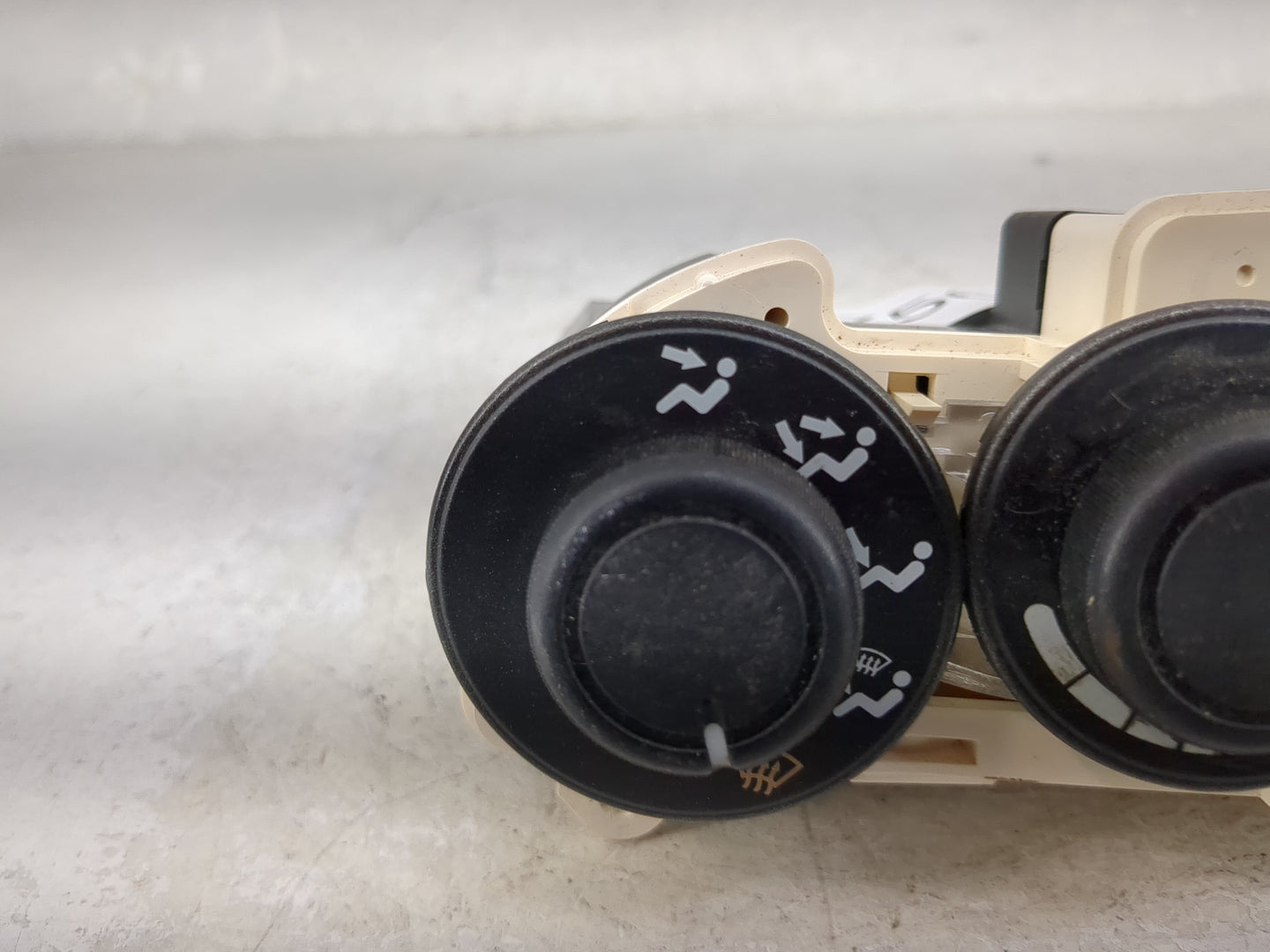 2005 Honda Civic Climate Control Module Temperature AC/Heater Replacement P/N:1971K Fits OEM Used Auto Parts - Oemusedautopa