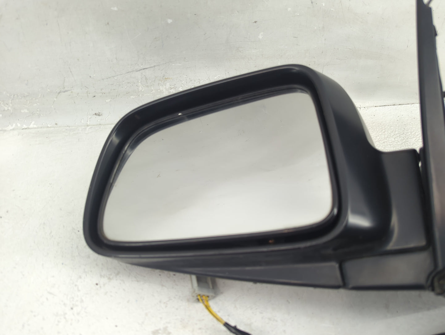 2002-2006 Honda Cr-V Driver Side View Mirror - Left Door Mirror OEM Used - Oemusedautoparts1.com