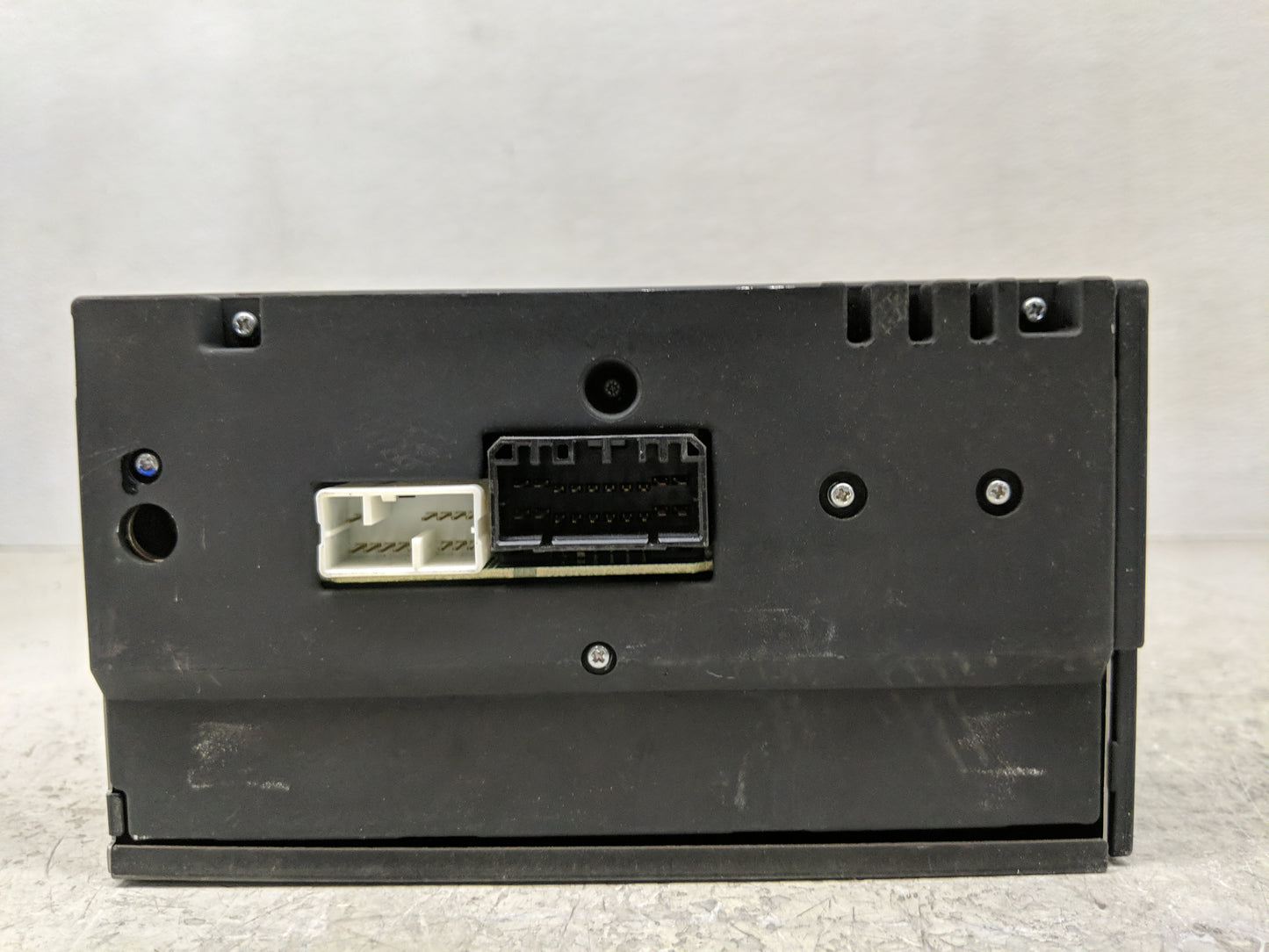 2005-2006 Honda Cr-V Radio AM FM Cd Player Receiver Replacement P/N:39101-S9A-A520-M1 Fits Fits 2005 2006 OEM Used Auto Part