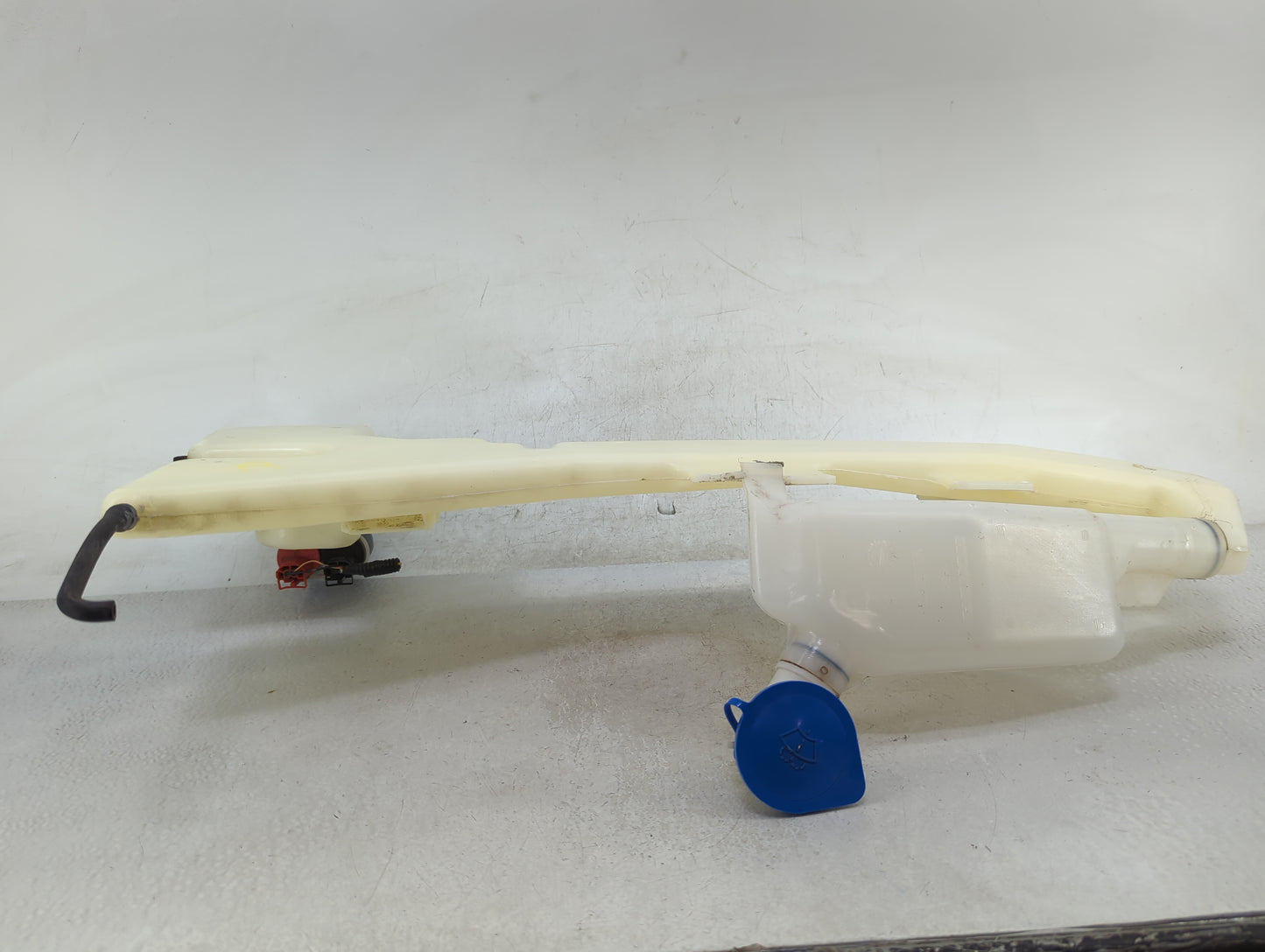 2002-2006 Honda Cr-v Windshield Washer Fluid Reservoir Bottle Oem - Oemusedautoparts1.com