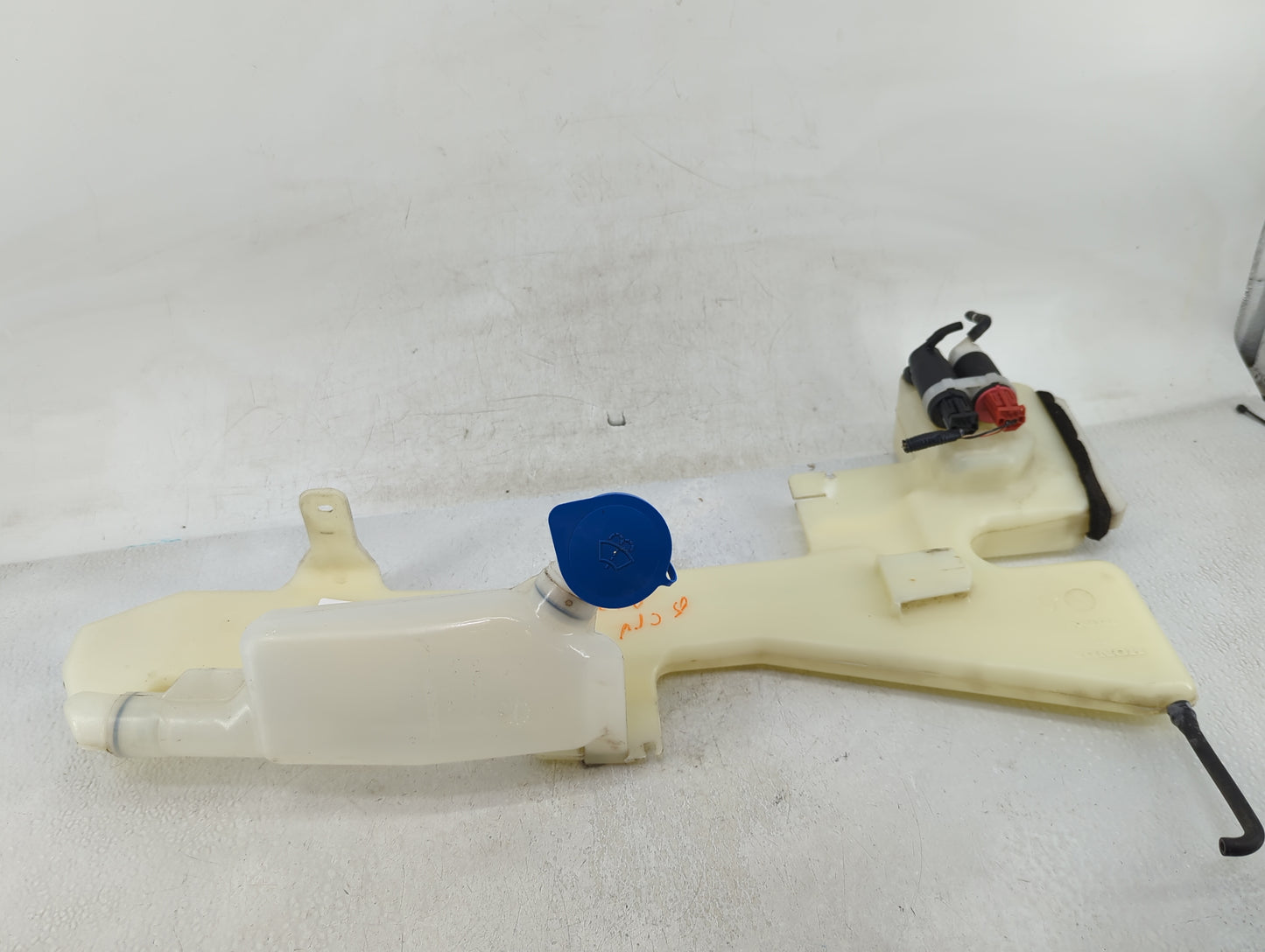 2002-2006 Honda Cr-v Windshield Washer Fluid Reservoir Bottle Oem - Oemusedautoparts1.com