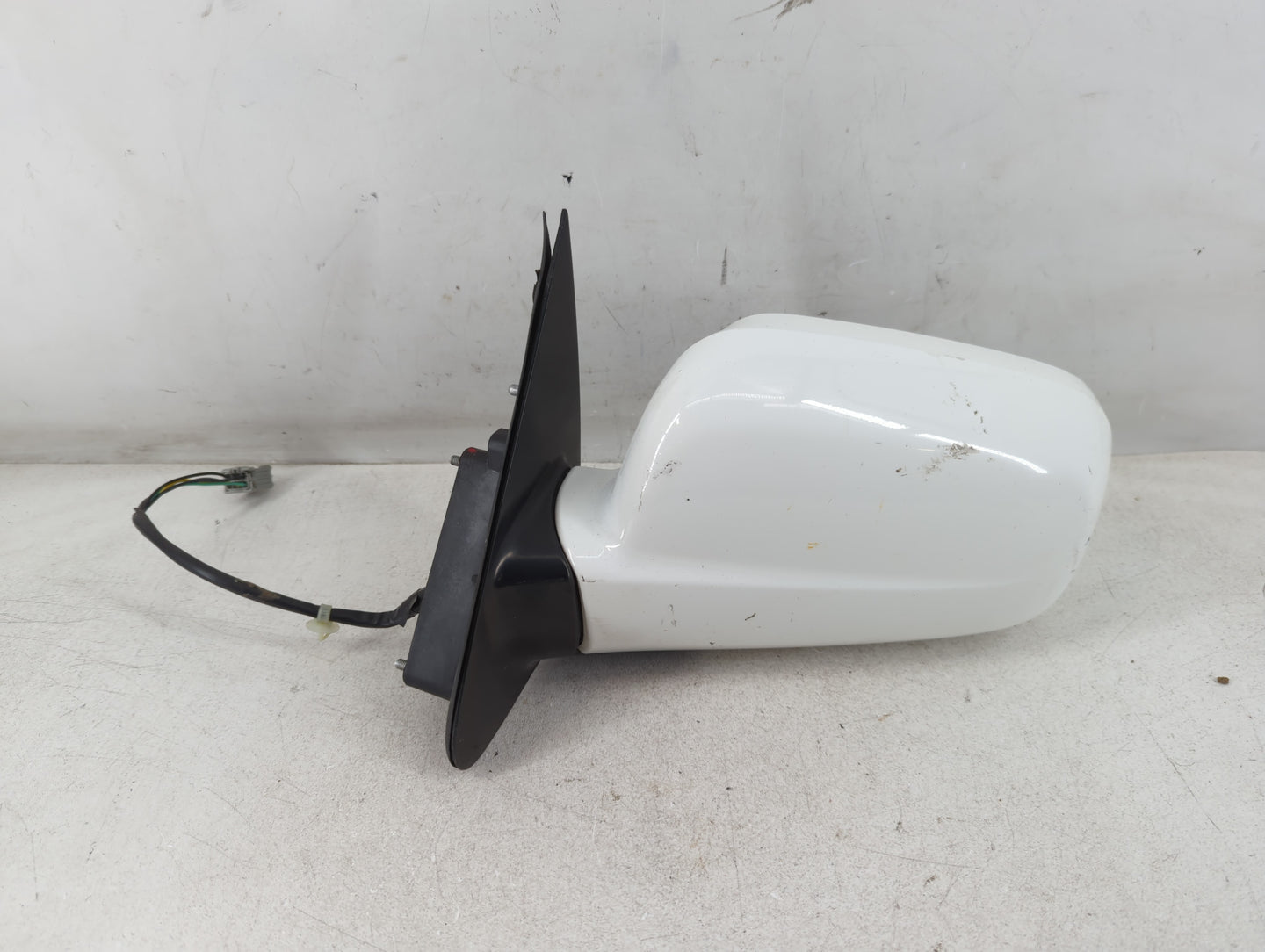 2005 Honda Cr-v Driver Left Side View Manual Door Mirror White - Oemusedautoparts1.com