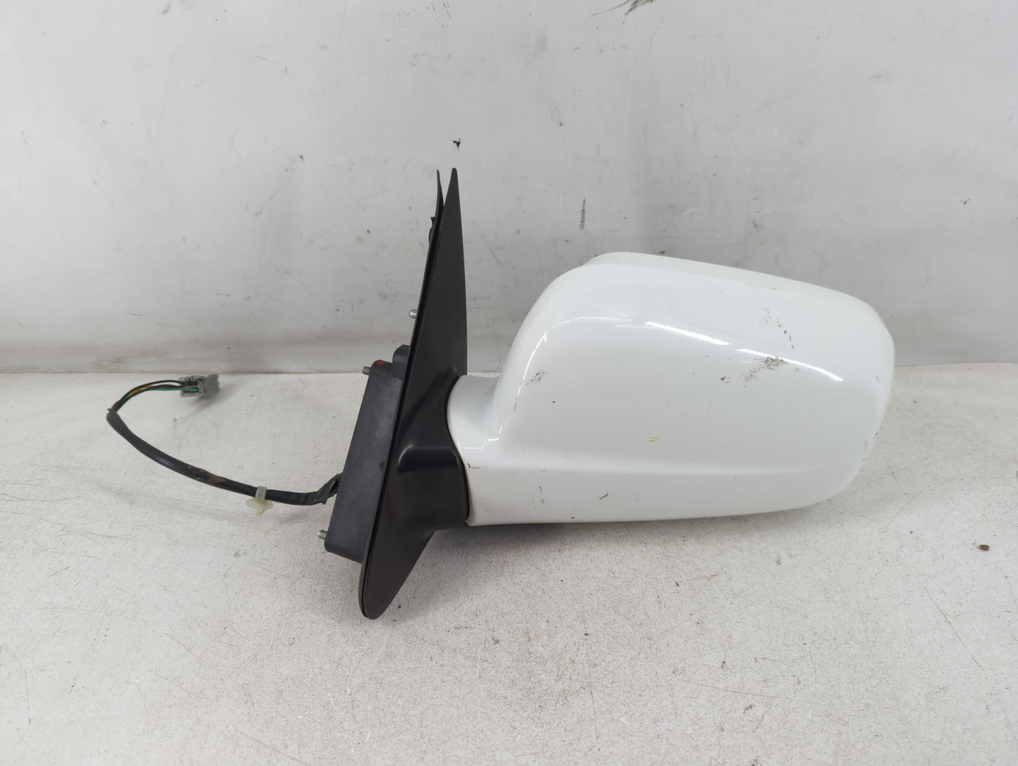 2005 Honda Cr-v Driver Left Side View Manual Door Mirror White - Oemusedautoparts1.com