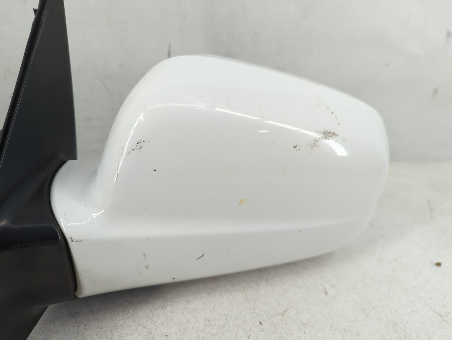 2005 Honda Cr-v Driver Left Side View Manual Door Mirror White - Oemusedautoparts1.com