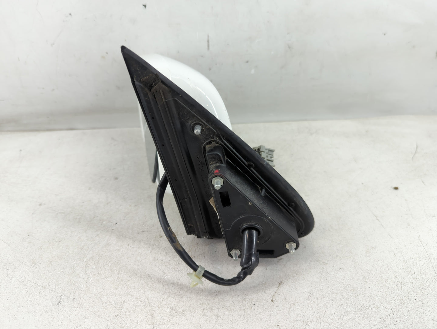 2005 Honda Cr-v Driver Left Side View Manual Door Mirror White - Oemusedautoparts1.com