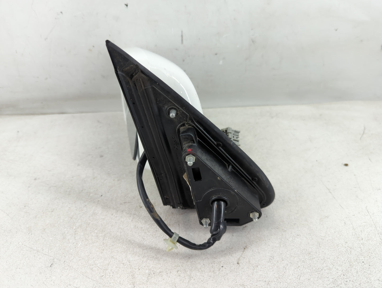 2005 Honda Cr-v Driver Left Side View Manual Door Mirror White - Oemusedautoparts1.com