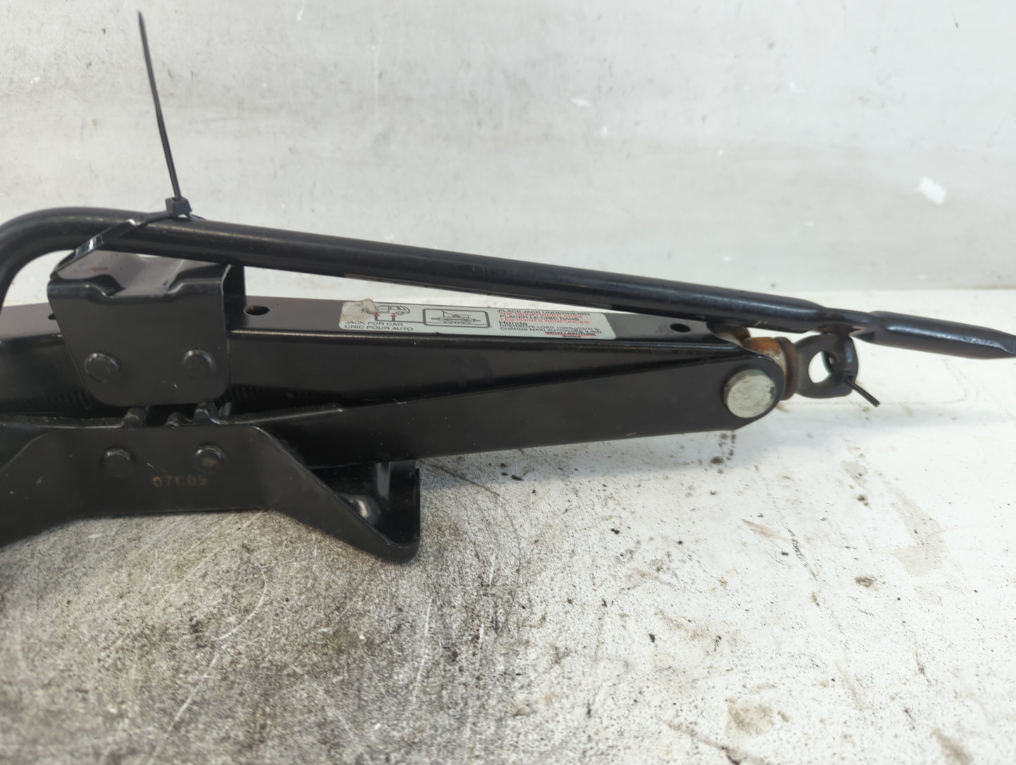 2005 Honda Cr-v Spare Scissor Car Jack - Oemusedautoparts1.com