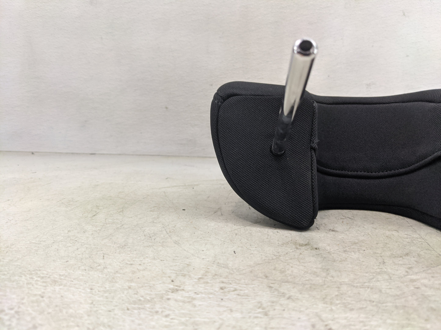 2005 Honda Crv Headrest Head Rest Front Driver Seat Black - Oemusedautoparts1.com