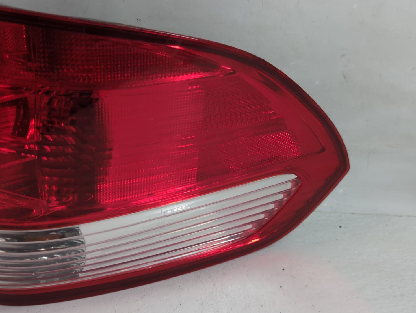 2005-2006 Honda Odyssey Tail Light Assembly Driver Left OEM Fits Fits 2005 2006 OEM Used Auto Parts - Oemusedautoparts1.com