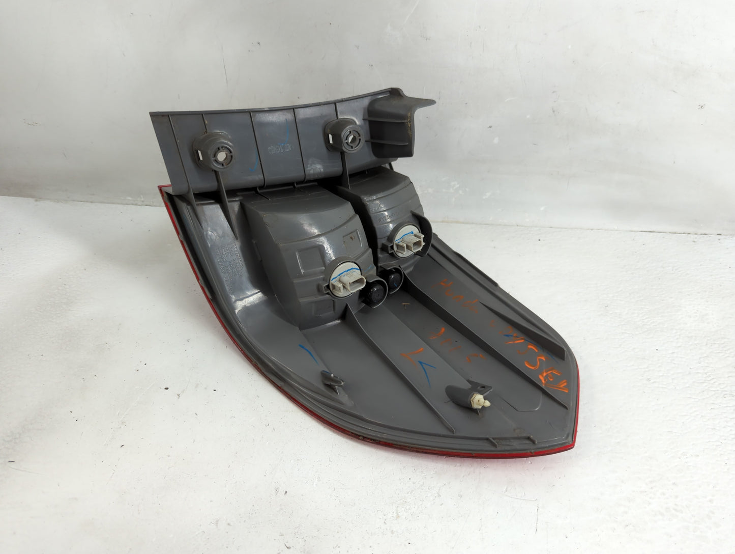 2005-2006 Honda Odyssey Tail Light Assembly Driver Left OEM Fits Fits 2005 2006 OEM Used Auto Parts - Oemusedautoparts1.com
