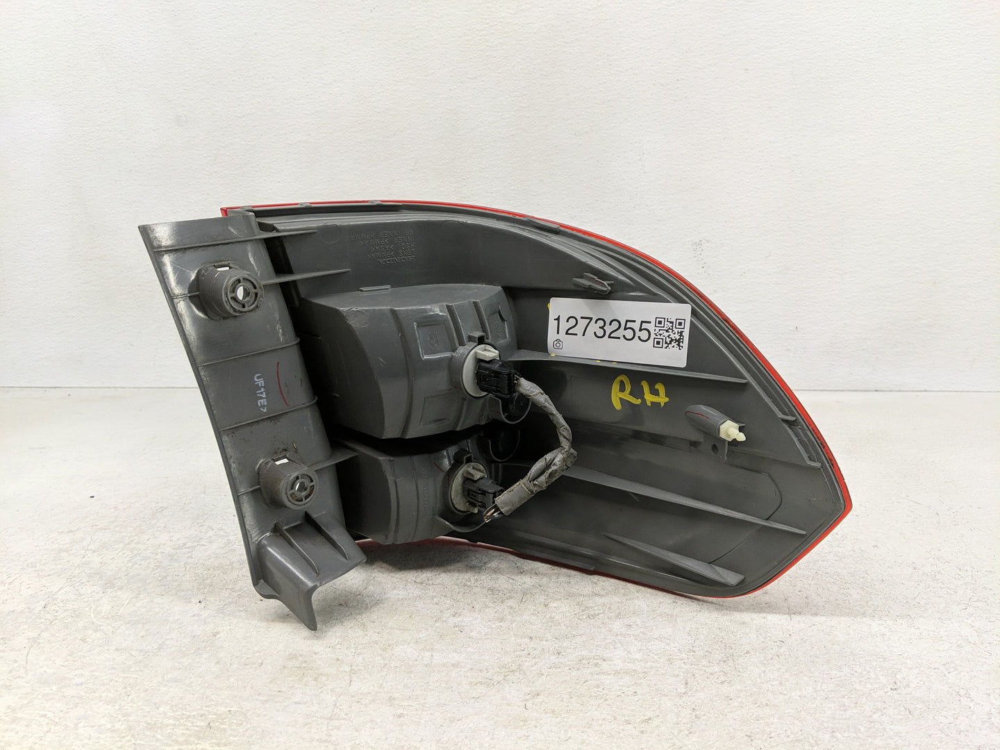 2005-2006 Honda Odyssey Tail Light Assembly Passenger Right OEM Fits Fits 2005 2006 OEM Used Auto Parts - Oemusedautoparts1.