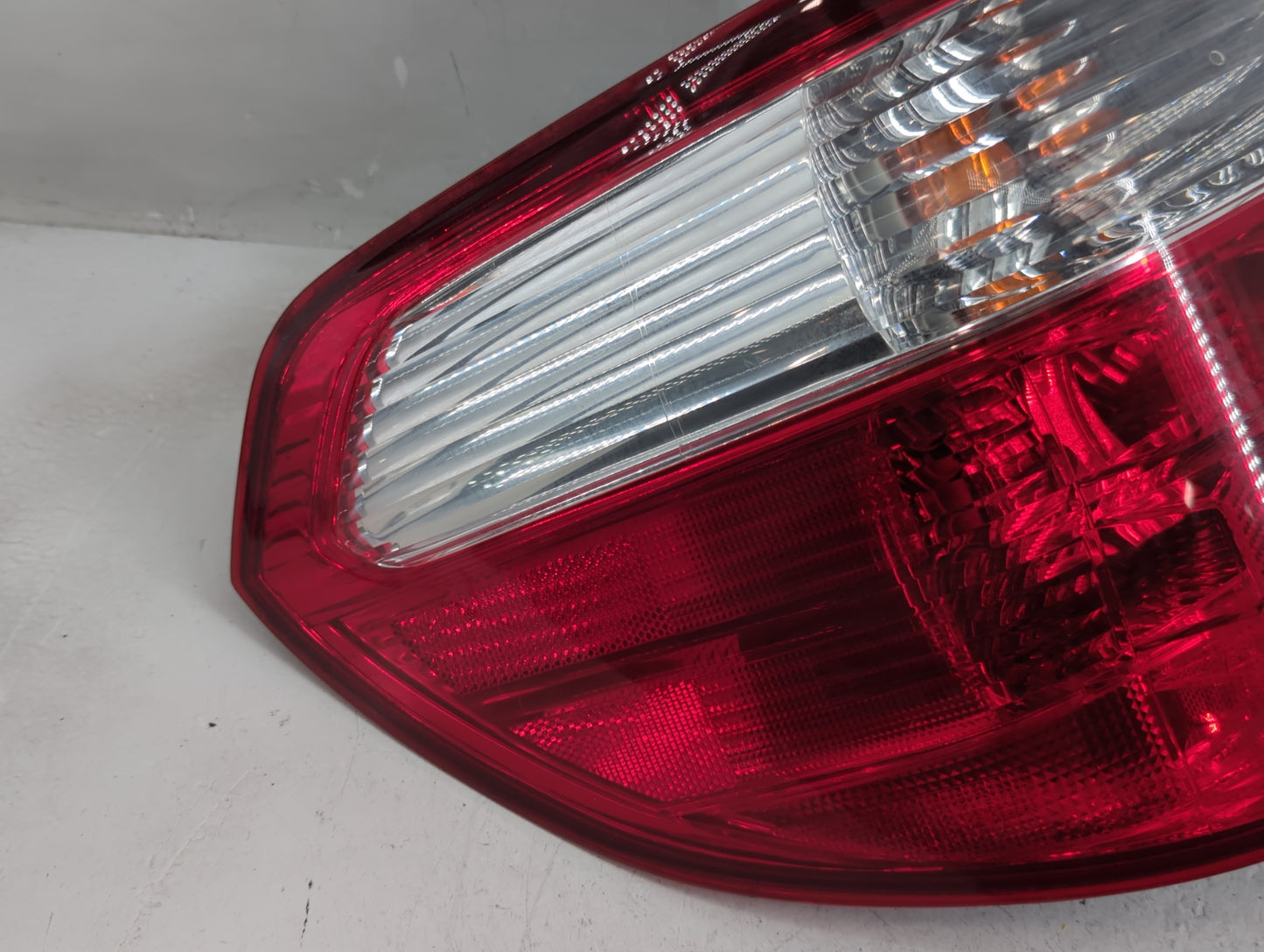 2005-2006 Honda Odyssey Tail Light Assembly Driver Left OEM Fits Fits 2005 2006 OEM Used Auto Parts - Oemusedautoparts1.com