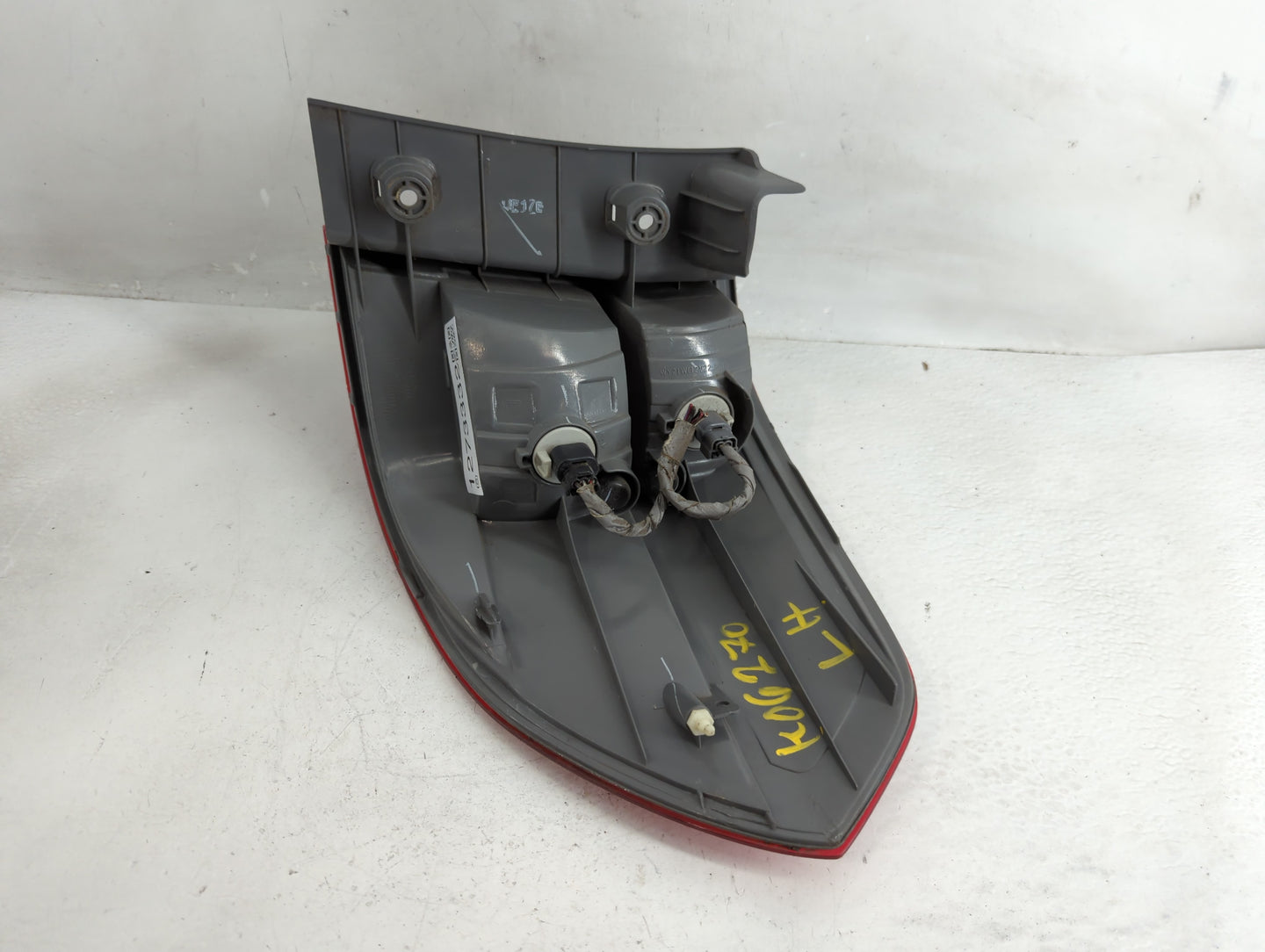 2005-2006 Honda Odyssey Tail Light Assembly Driver Left OEM Fits Fits 2005 2006 OEM Used Auto Parts - Oemusedautoparts1.com