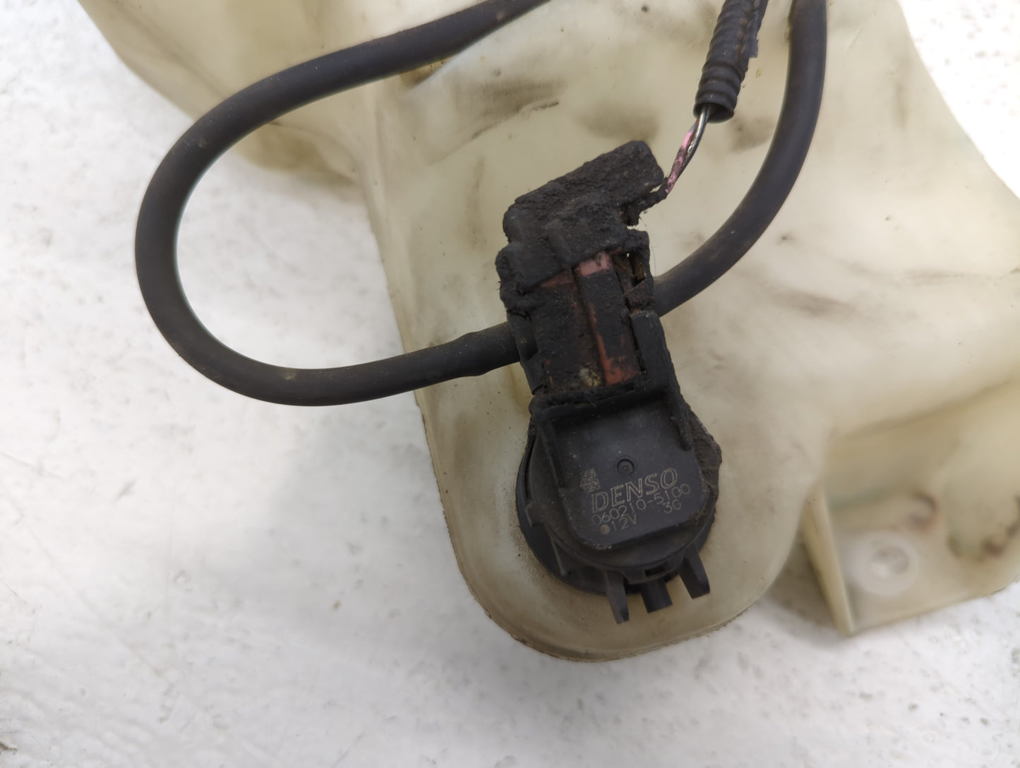 2005-2010 Honda Odyssey Windshield Washer Fluid Reservoir Bottle Oem - Oemusedautoparts1.com