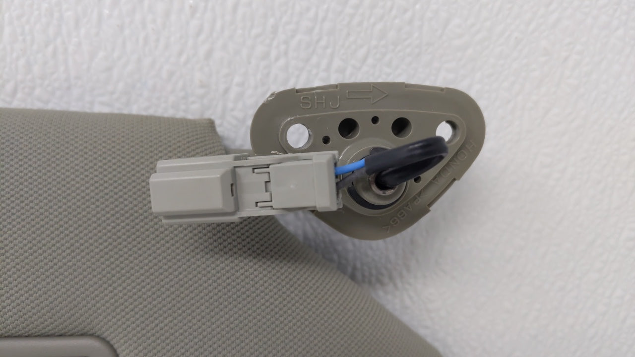 2005 Honda Odyssey Sun Visor Shade Replacement Passenger Right Mirror Fits OEM Used Auto Parts - Oemusedautoparts1.com