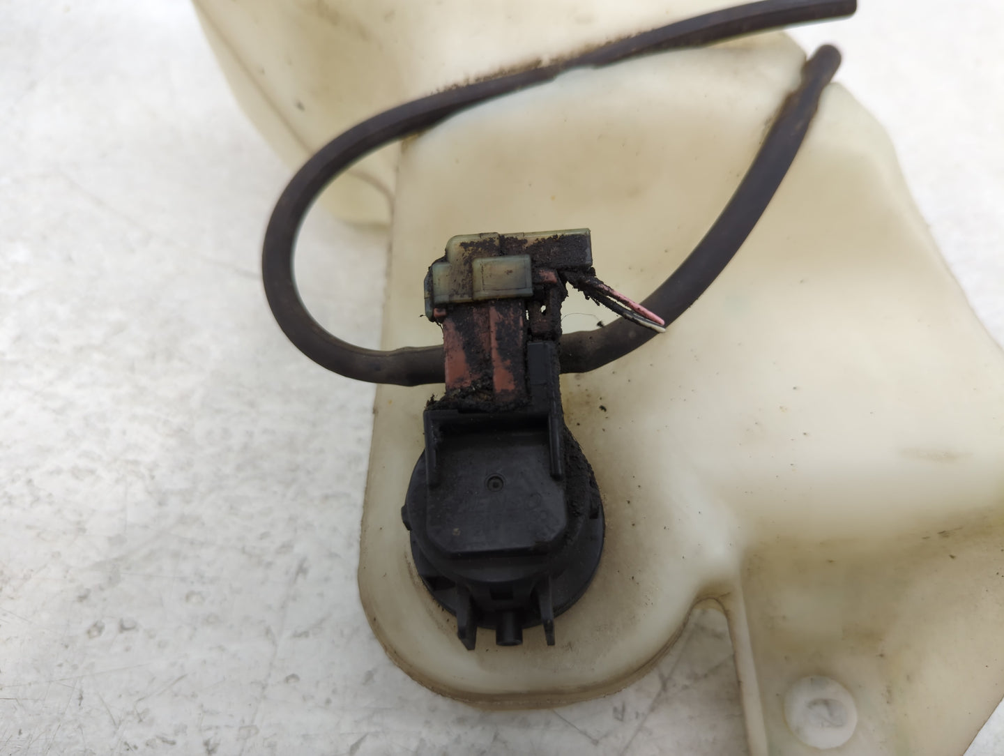 2005-2010 Honda Odyssey Windshield Washer Fluid Reservoir Bottle Oem - Oemusedautoparts1.com