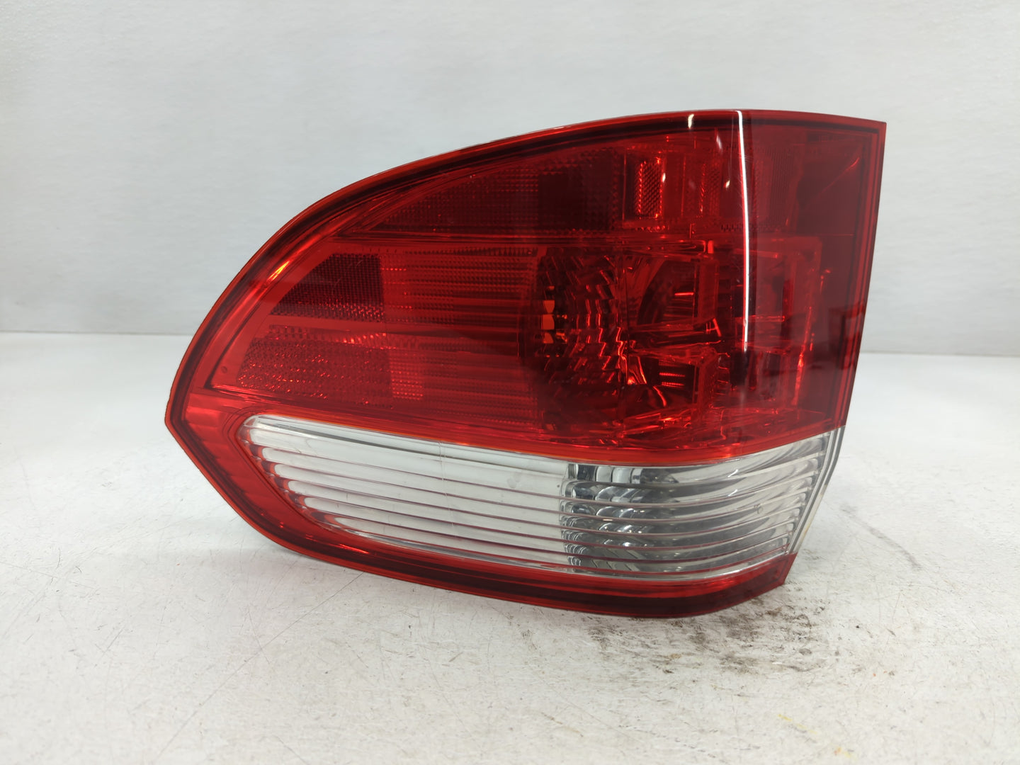2005-2006 Honda Odyssey Tail Light Assembly Passenger Right OEM Fits Fits 2005 2006 OEM Used Auto Parts - Oemusedautoparts1.