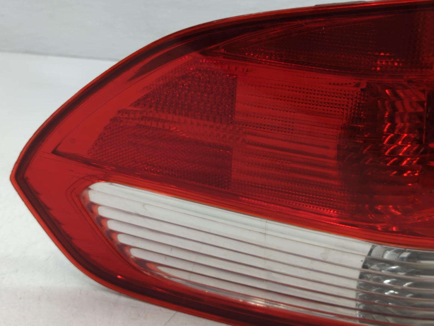 2005-2006 Honda Odyssey Tail Light Assembly Passenger Right OEM Fits Fits 2005 2006 OEM Used Auto Parts - Oemusedautoparts1.