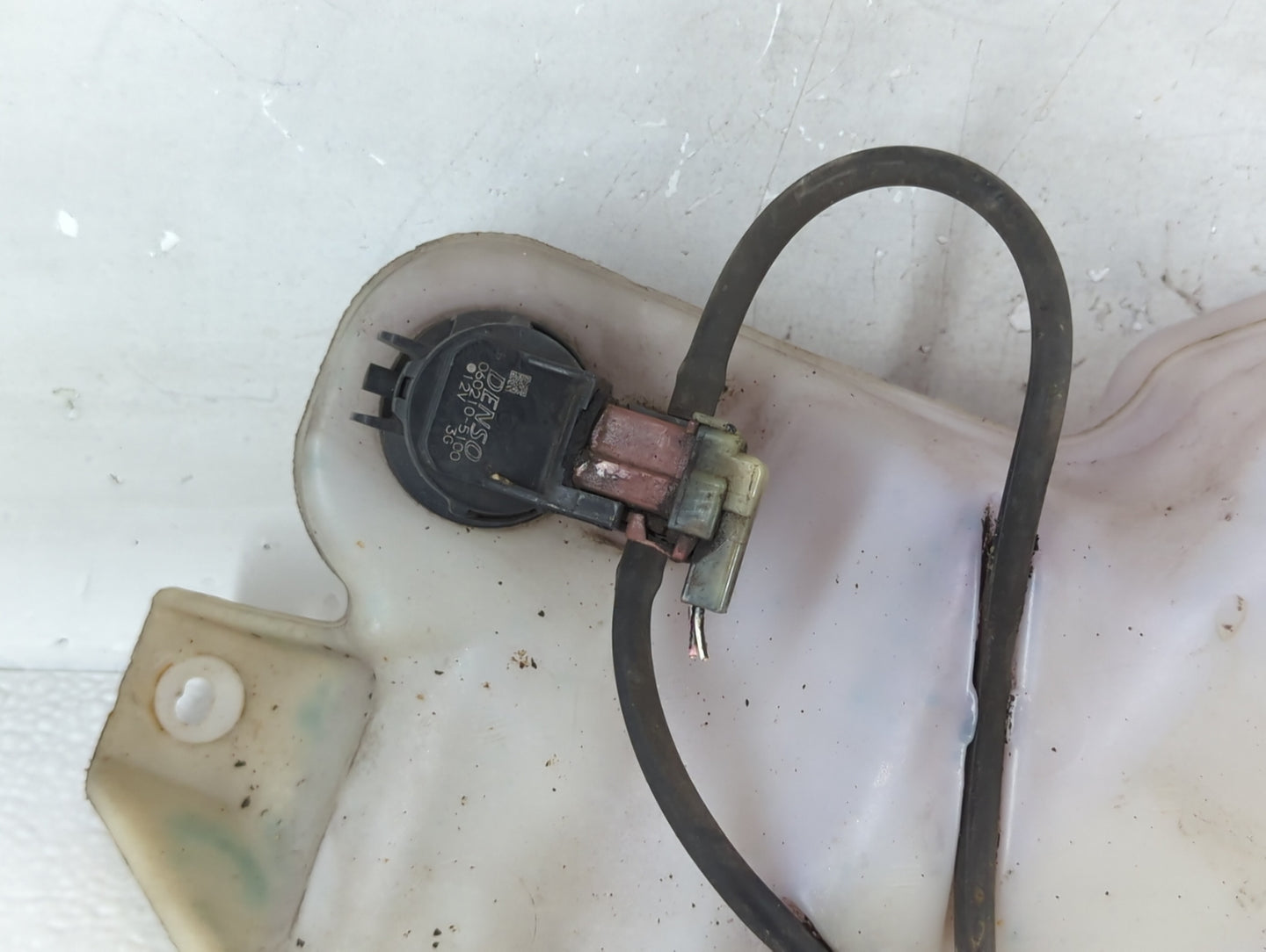 2005-2010 Honda Odyssey Windshield Washer Fluid Reservoir Bottle Oem - Oemusedautoparts1.com