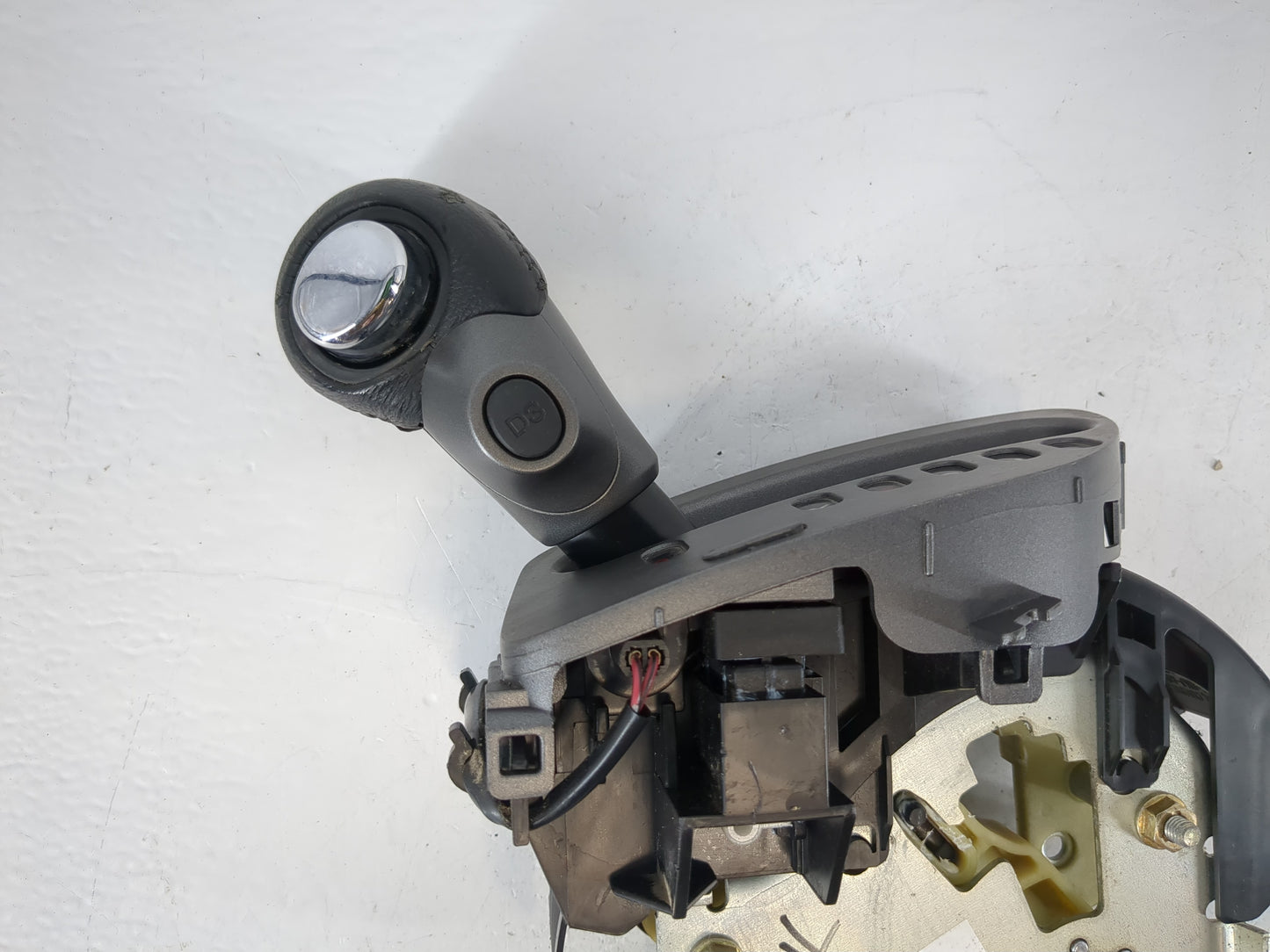 2005 Honda Odyssey Floor Console Assembly Shifter - Oemusedautoparts1.com