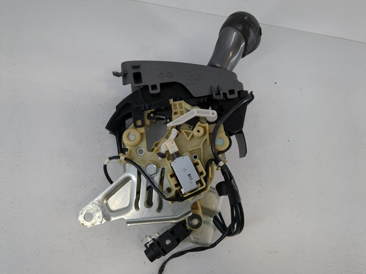 2005 Honda Odyssey Floor Console Assembly Shifter - Oemusedautoparts1.com