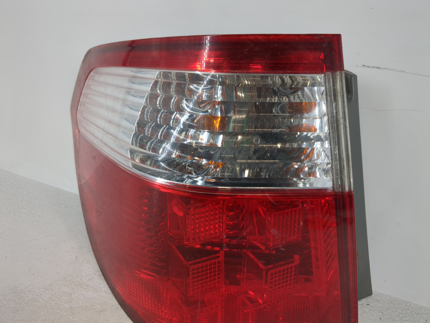 2005 Honda Odyssey Driver Left Side Tail Light Taillight Deck Lid Mounted - Oemusedautoparts1.com