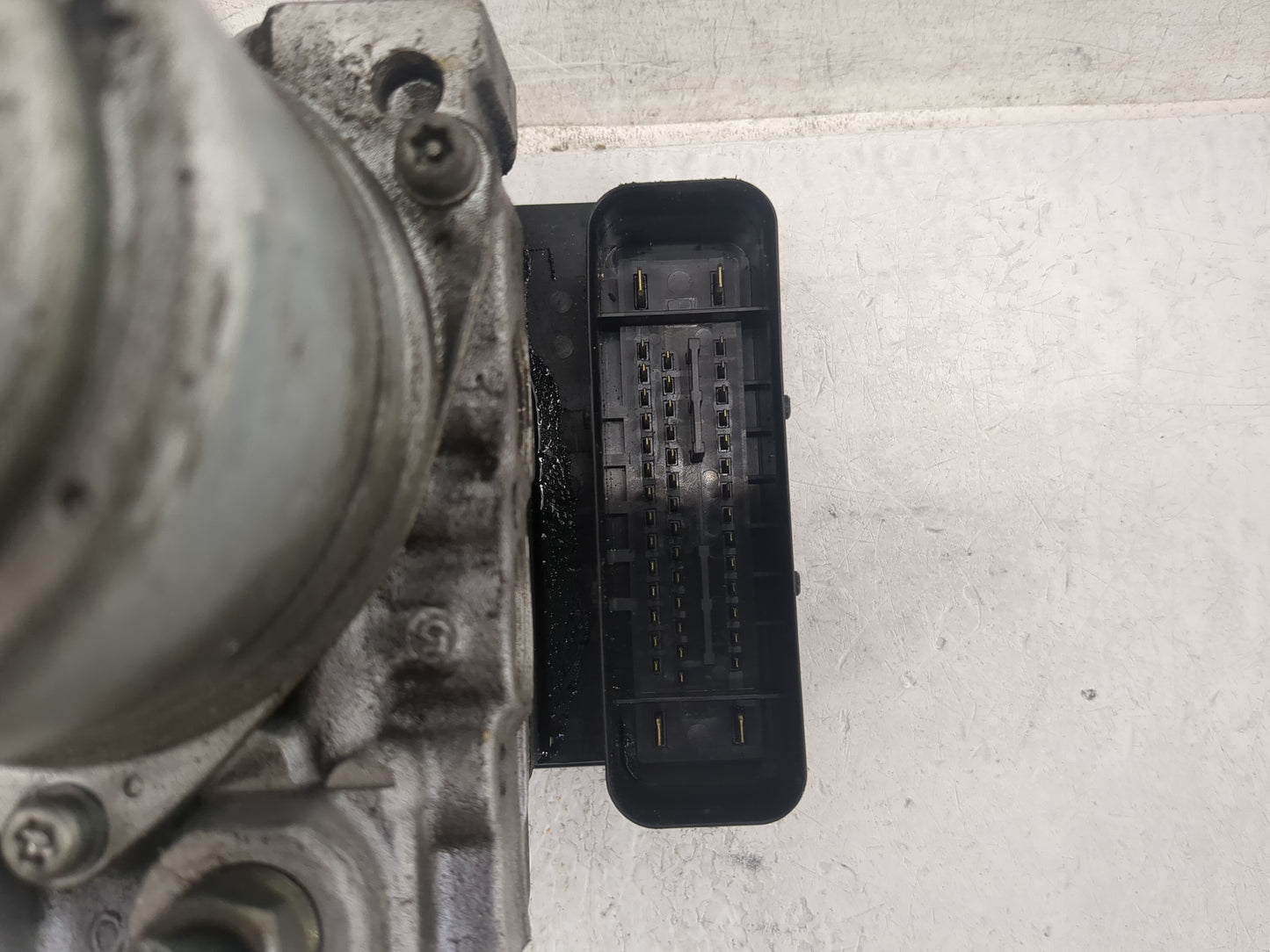 2005 Honda Pilot ABS Pump Control Module Replacement P/N:006-V95-148F Fits OEM Used Auto Parts - Oemusedautoparts1.com