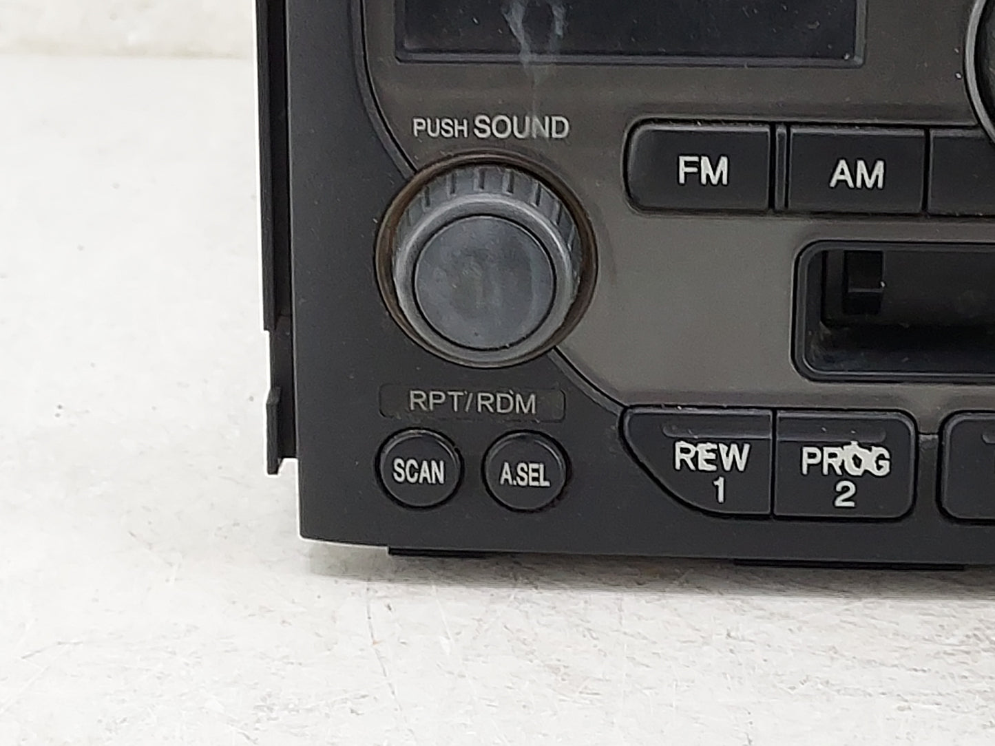 2003-2005 Honda Pilot Radio AM FM Cd Player Receiver Replacement P/N:39100-S9V-A120 CQ-JH8461Z Fits Fits 2003 2004 2005 OEM 