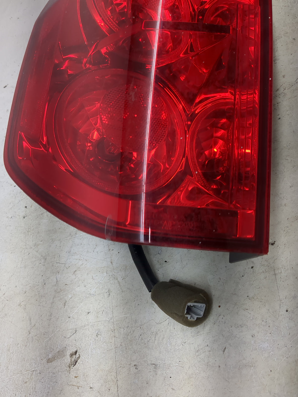 2003-2005 Honda Pilot Tail Light Assembly Driver Left OEM Fits Fits 2003 2004 2005 OEM Used Auto Parts - Oemusedautoparts1.c