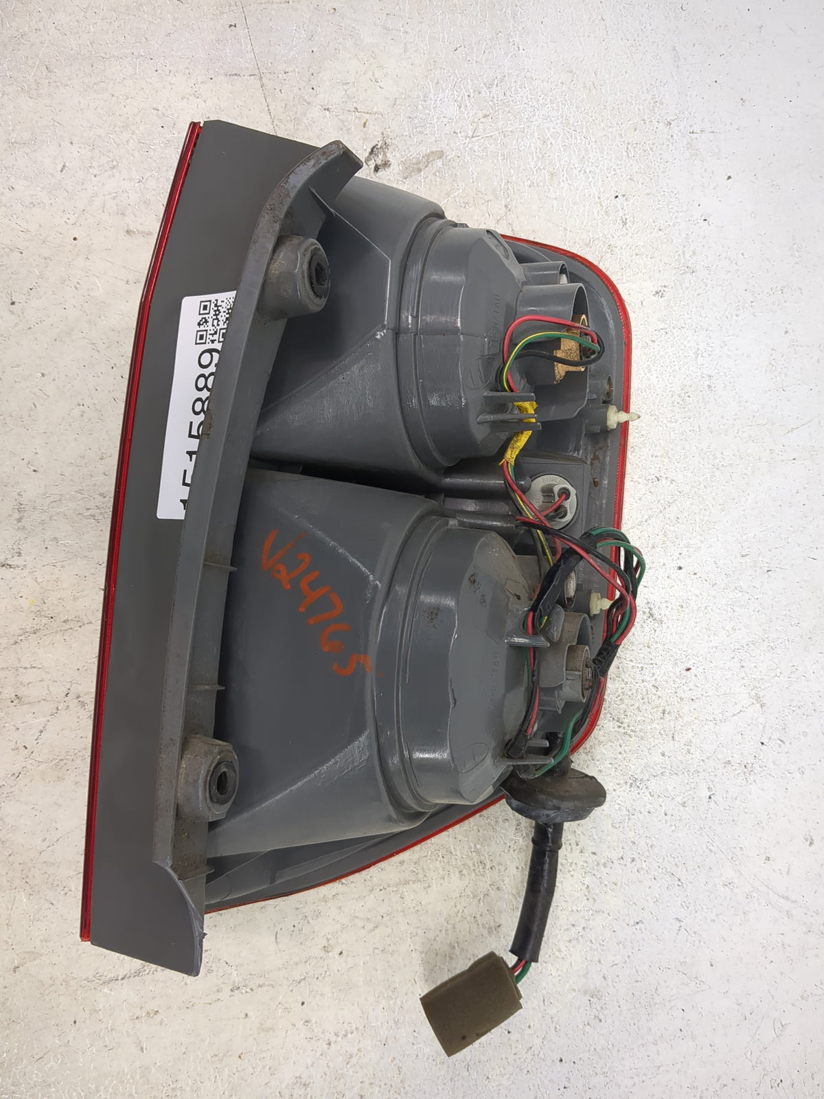 2003-2005 Honda Pilot Tail Light Assembly Driver Left OEM Fits Fits 2003 2004 2005 OEM Used Auto Parts - Oemusedautoparts1.c