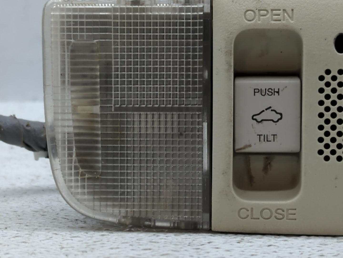 2005 Honda Pilot Overhead Roof Console - Oemusedautoparts1.com