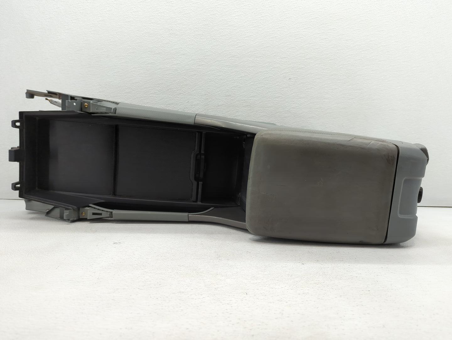 2005 Honda Pilot Center Floor Console P/N:83401-S9V-A010-M1 Fits OEM Used Auto Parts - Oemusedautoparts1.com