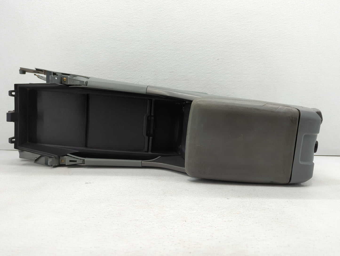 2005 Honda Pilot Center Floor Console P/N:83401-S9V-A010-M1 Fits OEM Used Auto Parts - Oemusedautoparts1.com