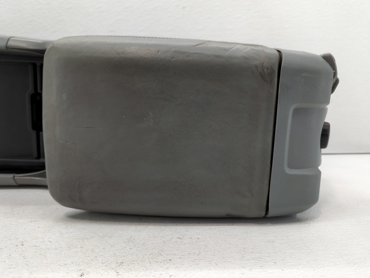 2005 Honda Pilot Center Floor Console P/N:83401-S9V-A010-M1 Fits OEM Used Auto Parts - Oemusedautoparts1.com