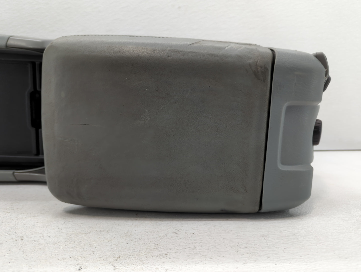 2005 Honda Pilot Center Floor Console P/N:83401-S9V-A010-M1 Fits OEM Used Auto Parts - Oemusedautoparts1.com