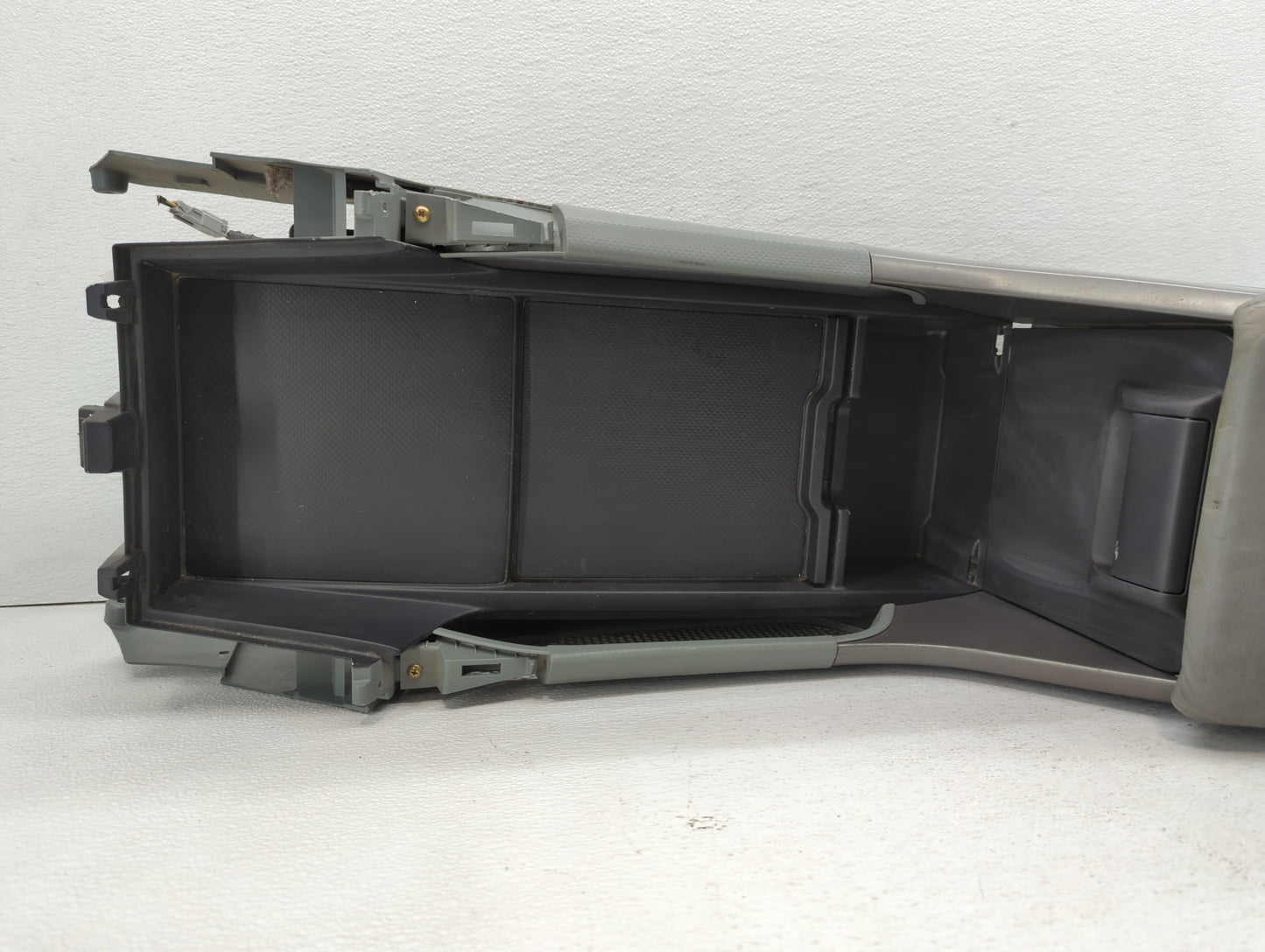 2005 Honda Pilot Center Floor Console P/N:83401-S9V-A010-M1 Fits OEM Used Auto Parts - Oemusedautoparts1.com