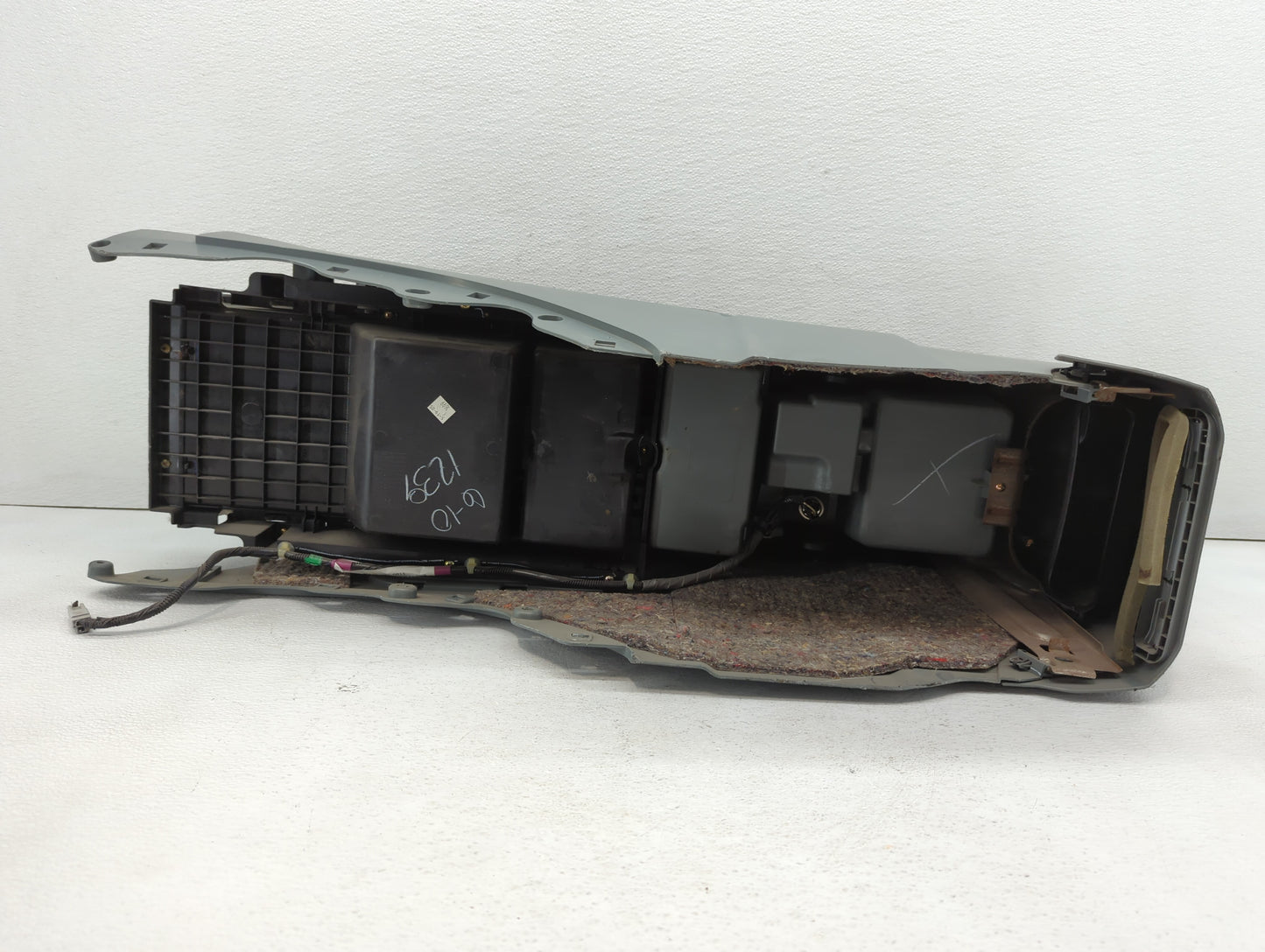2005 Honda Pilot Center Floor Console P/N:83401-S9V-A010-M1 Fits OEM Used Auto Parts - Oemusedautoparts1.com