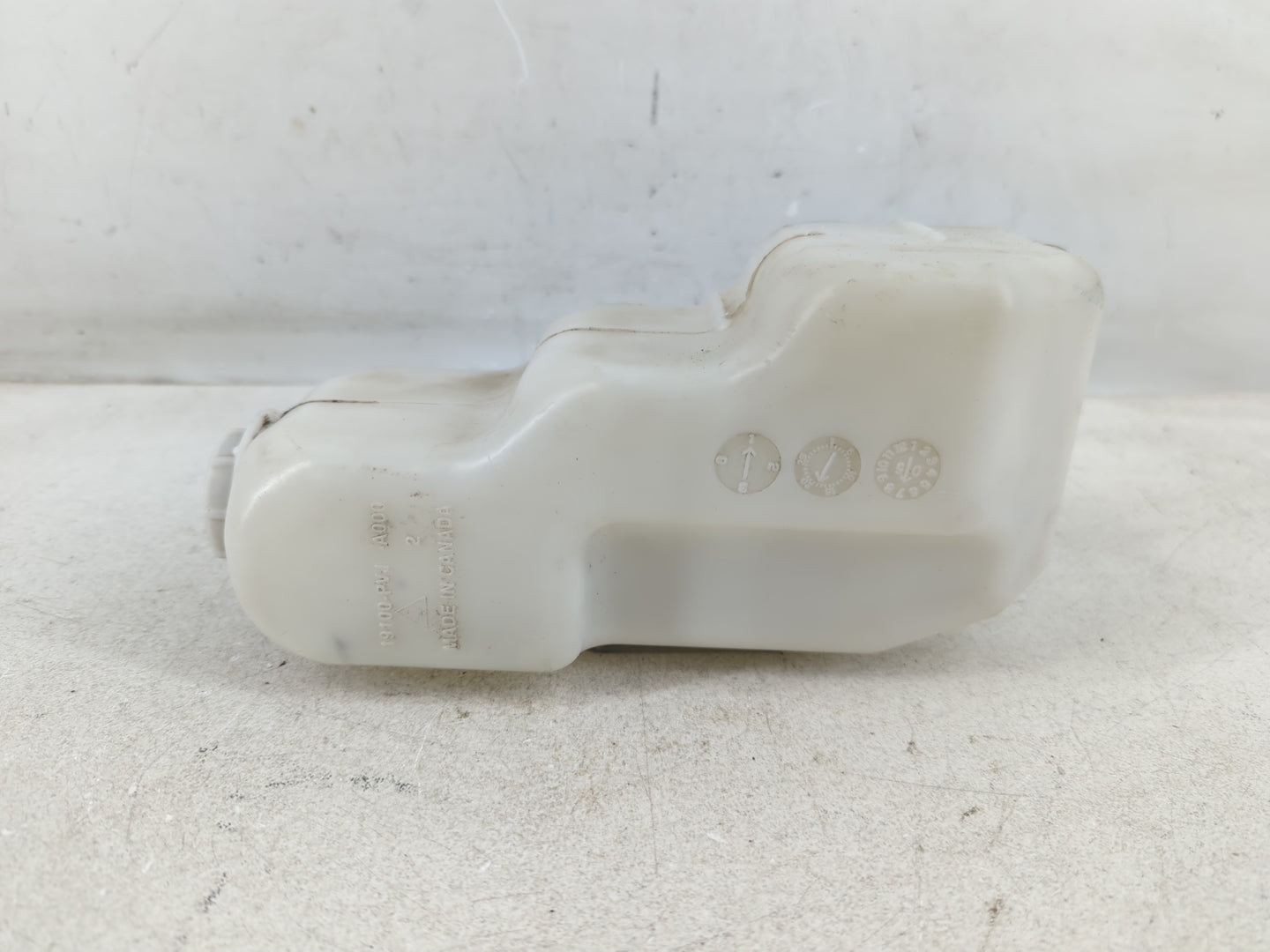 2003-2005 Honda Pilot Radiator Coolant Overflow Expansion Tank Bottle 834809 - Oemusedautoparts1.com